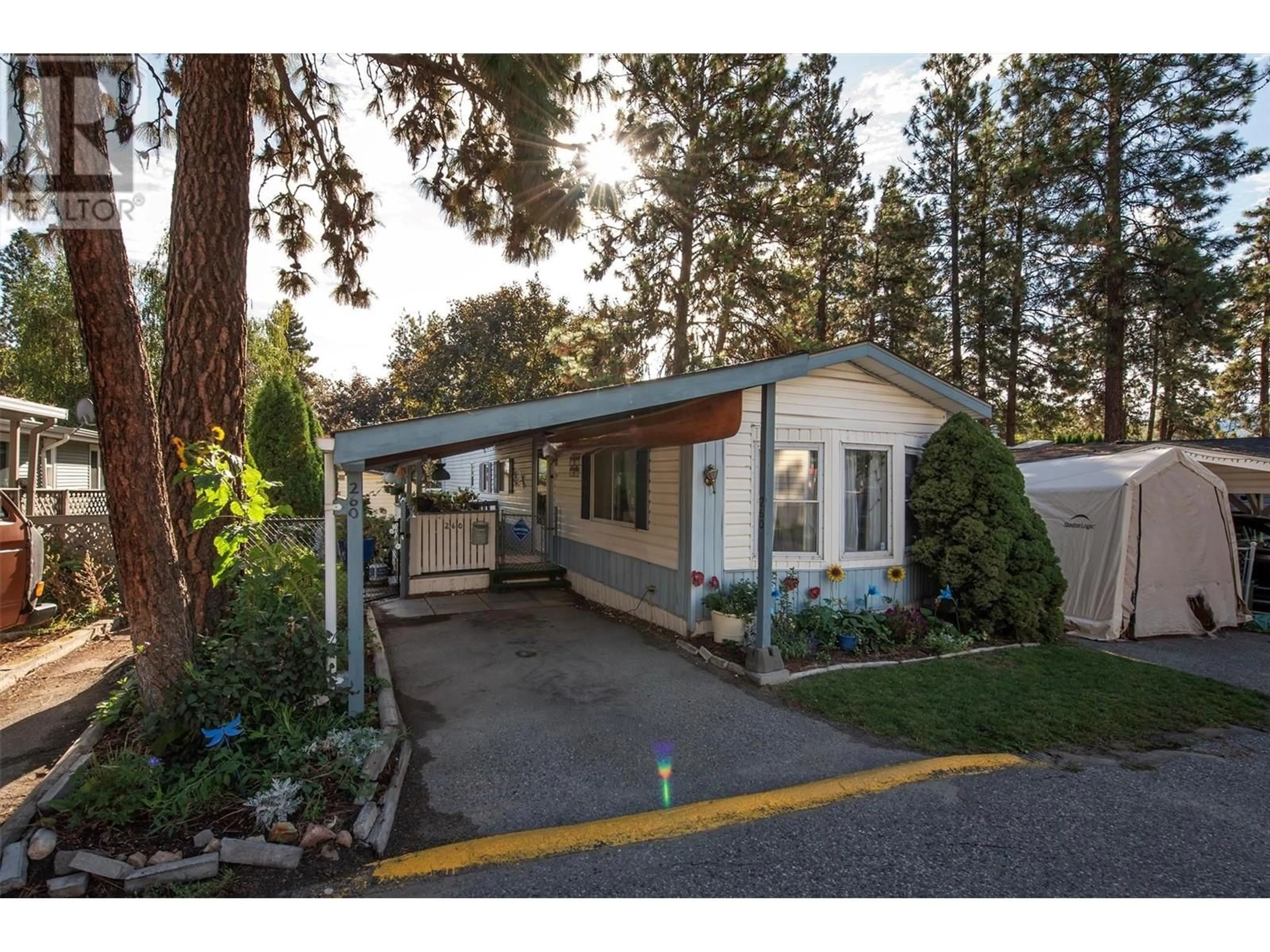 Home with vinyl exterior material for 1999 Highway 97 S Unit# 260, West Kelowna British Columbia V1Z1B2