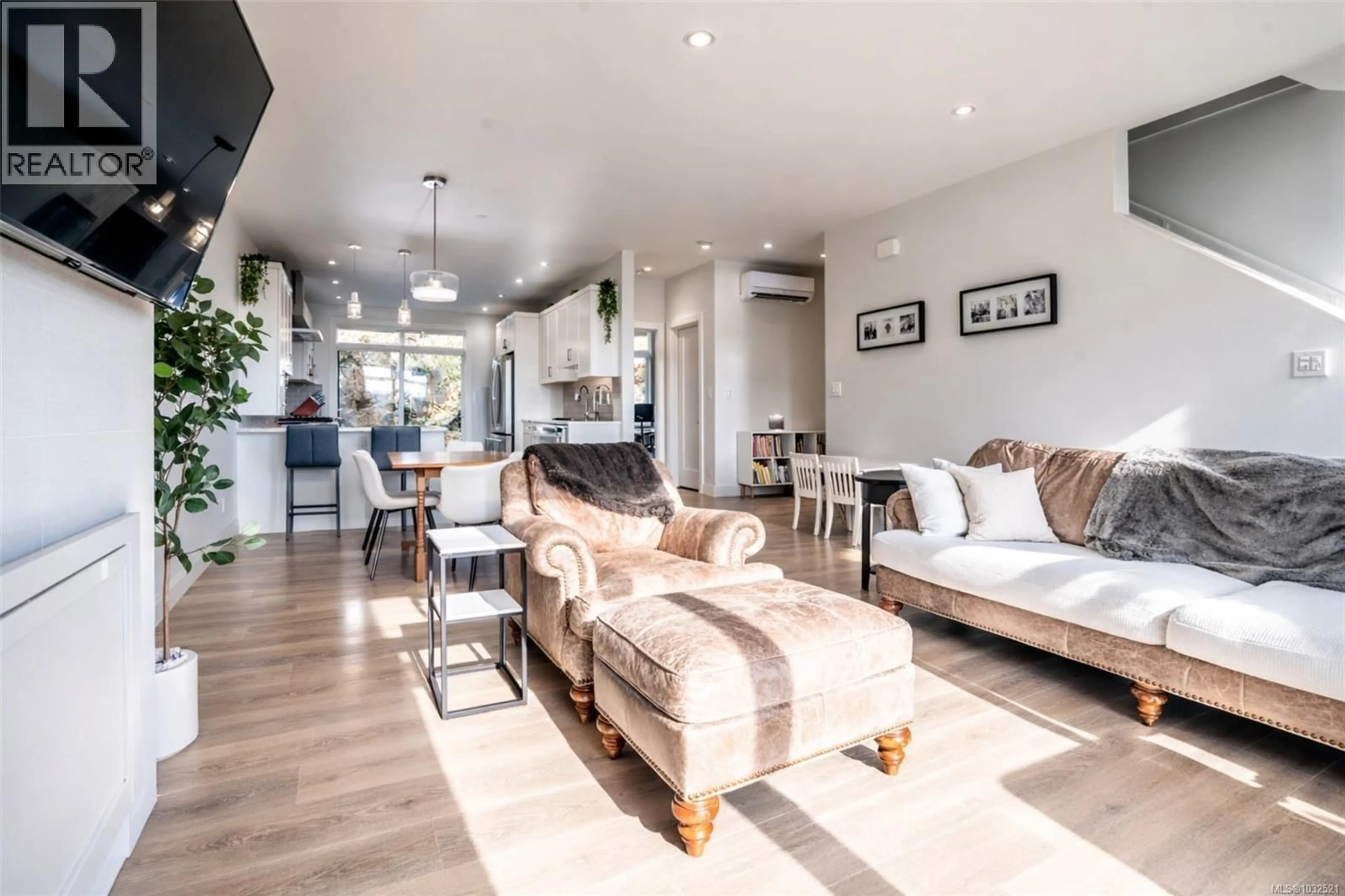 Living room with furniture, unknown for 20 AVANTI PLACE, View Royal British Columbia V8Z0E9