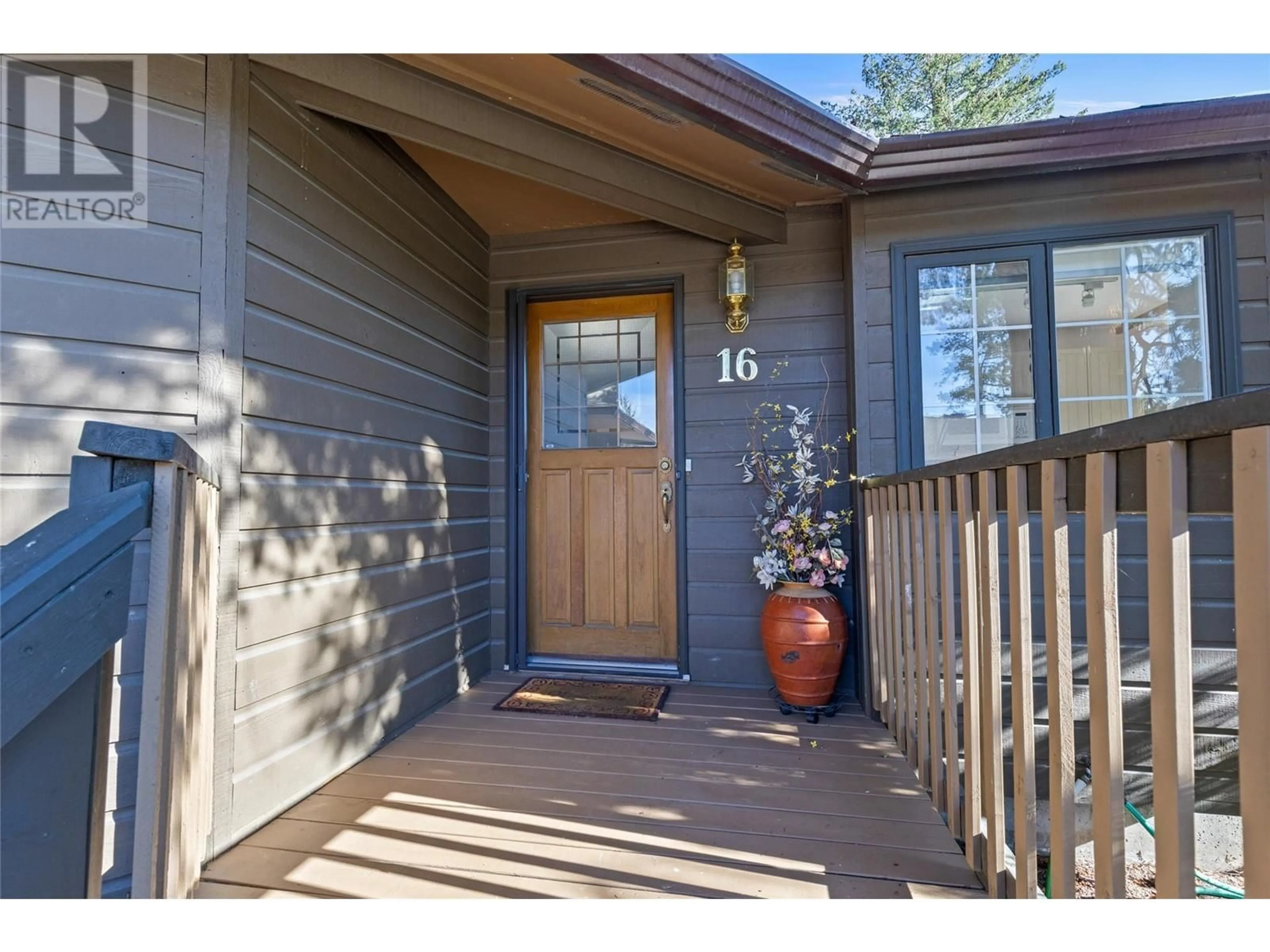 Indoor entryway, wood floors for 144 Sumac Ridge Drive Unit# 16, Summerland British Columbia V0H1Z6