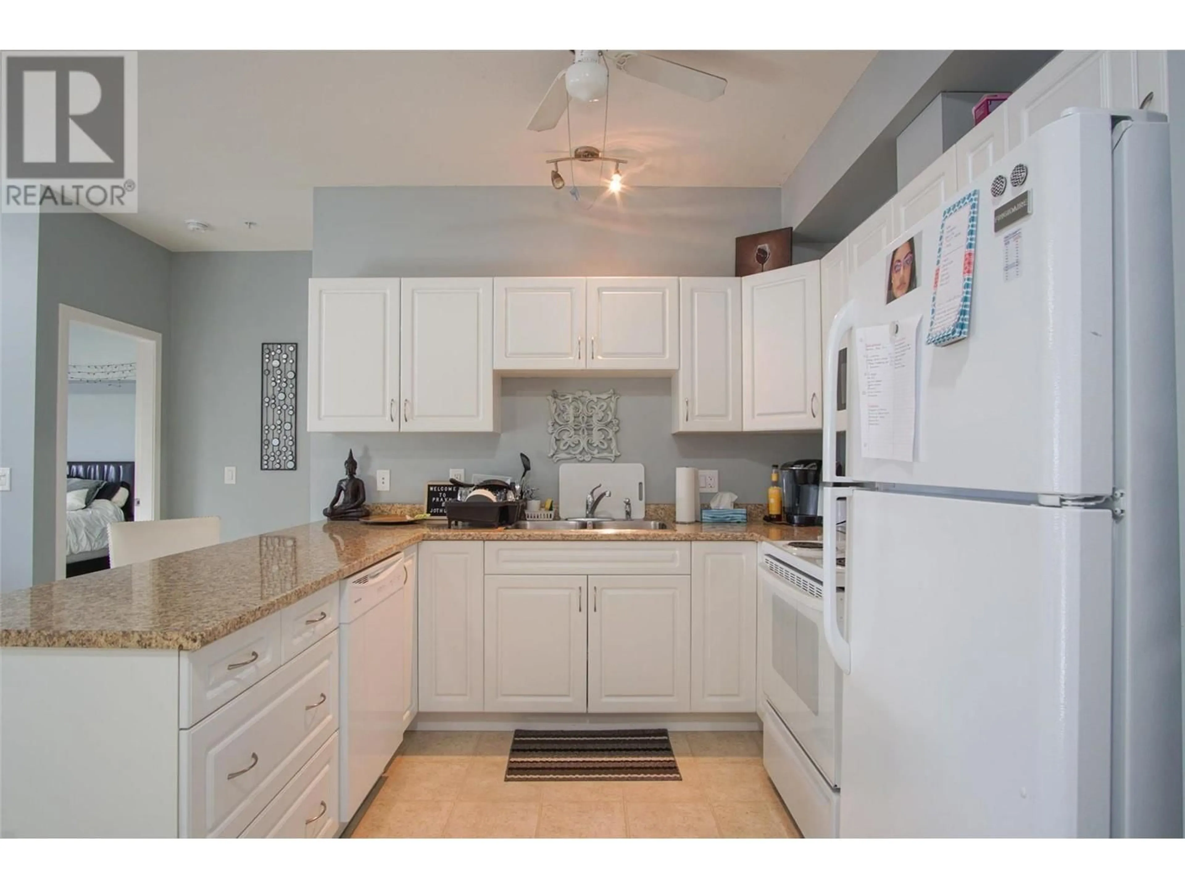 Standard kitchen, cottage for 770 Rutland Road N Unit# 307, Kelowna British Columbia V1X3B7