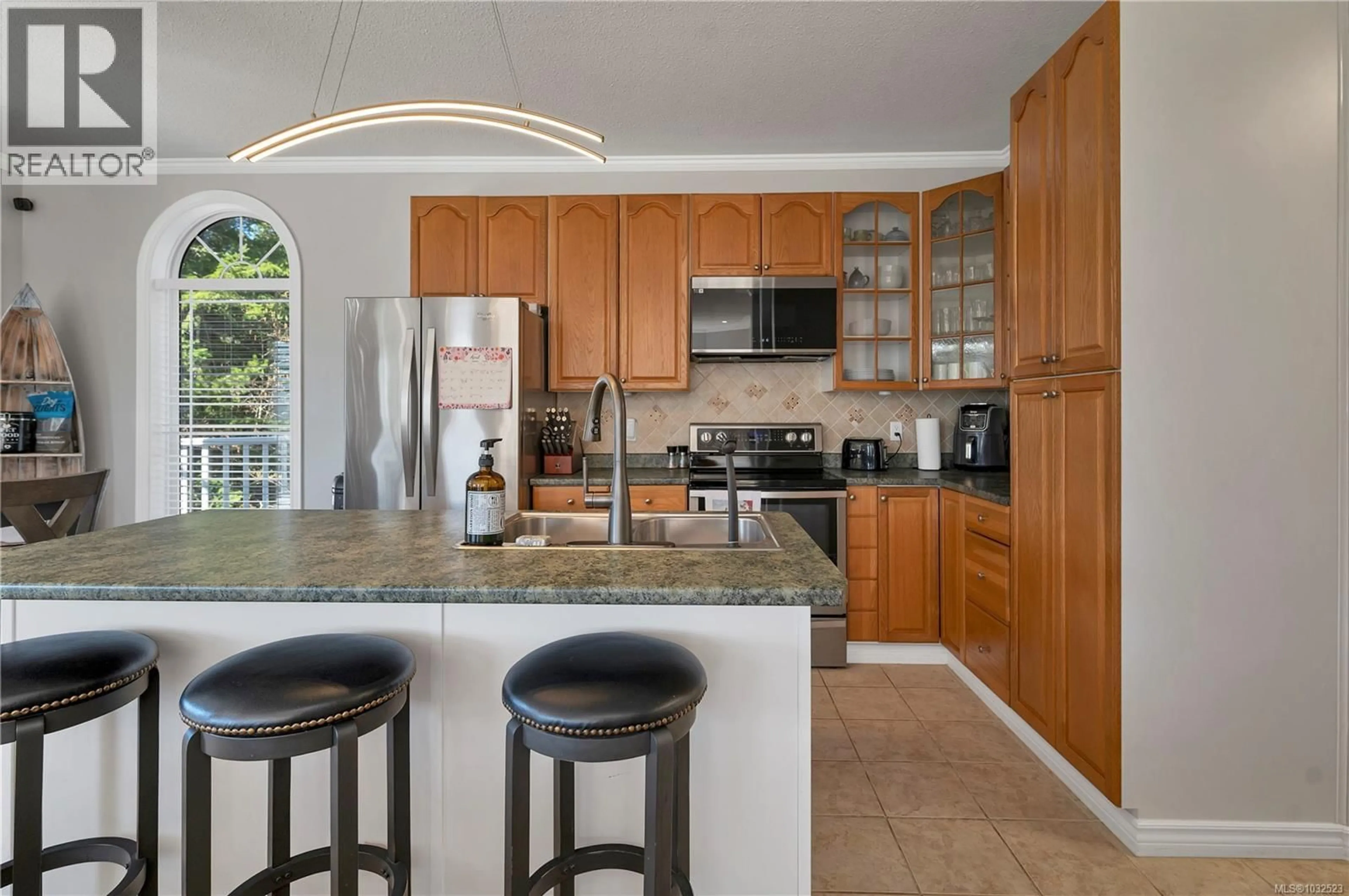 Open concept kitchen, ceramic/tile floor for 429 DONNER DRIVE, Gold River British Columbia V0P1G0