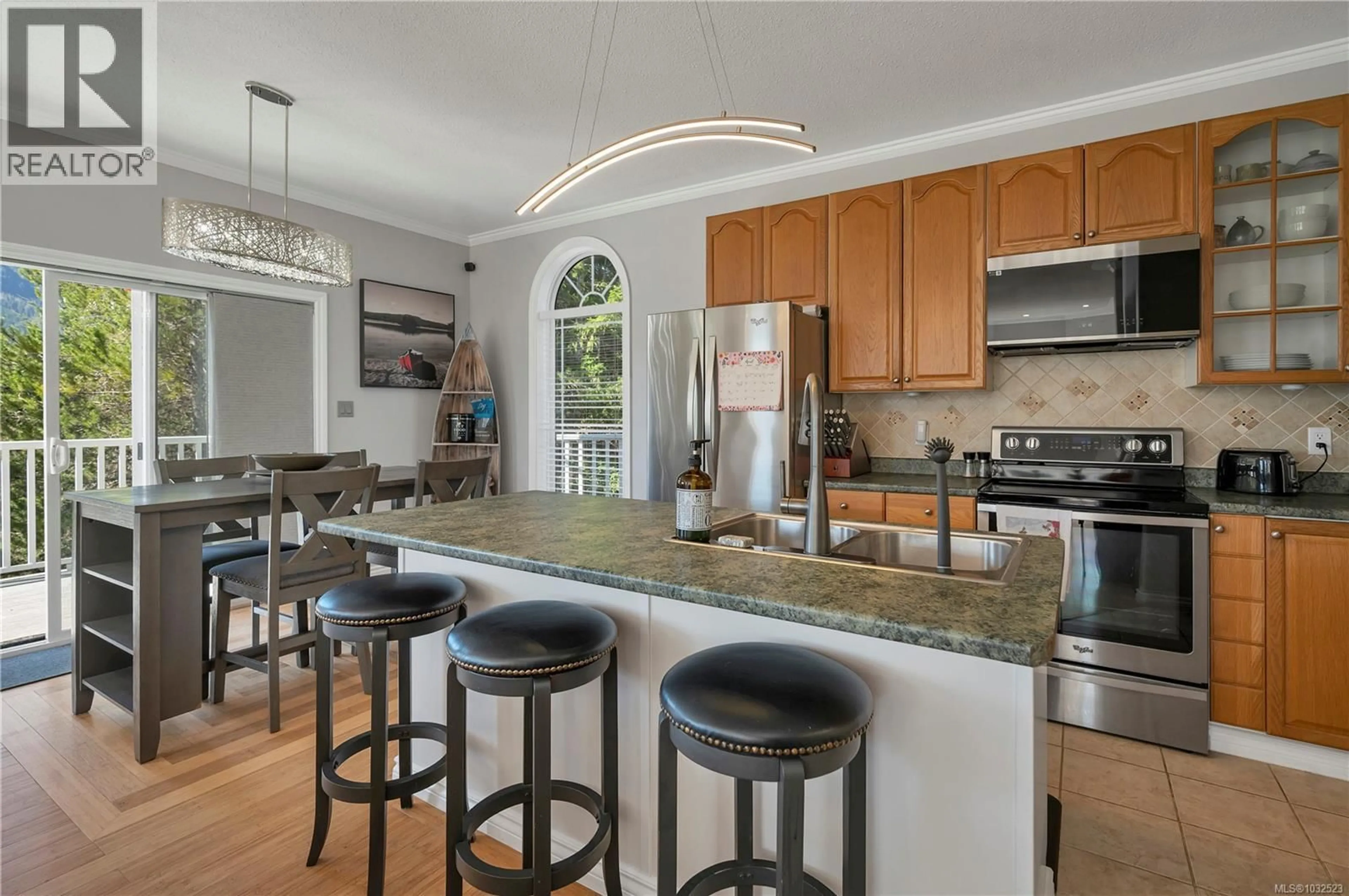 Open concept kitchen, ceramic/tile floor for 429 DONNER DRIVE, Gold River British Columbia V0P1G0