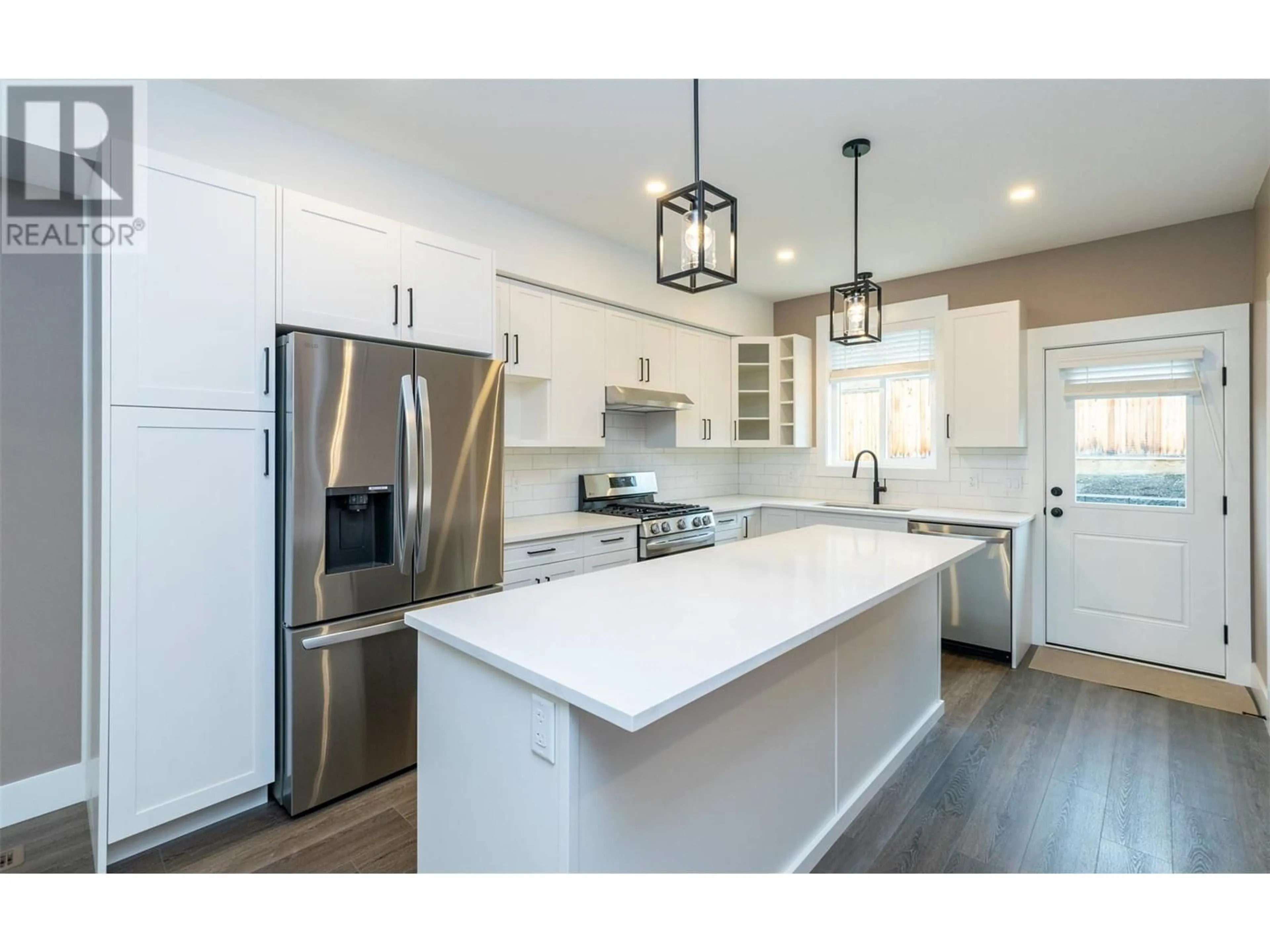 Open concept kitchen, unknown for 2 - 1910 11 AVENUE NORTHEAST, Salmon Arm British Columbia V1E2V5