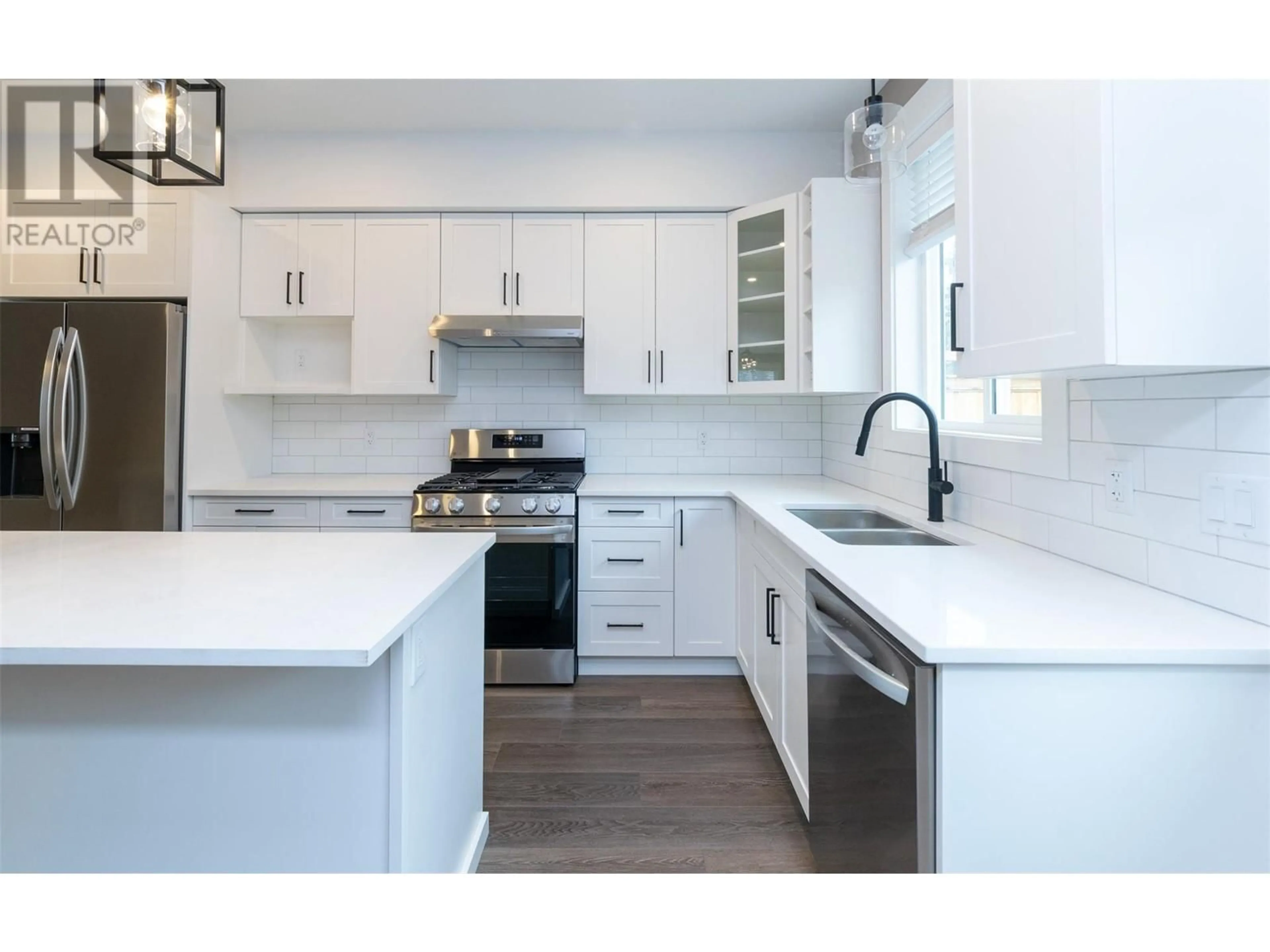 Open concept kitchen, unknown for 2 - 1910 11 AVENUE NORTHEAST, Salmon Arm British Columbia V1E2V5