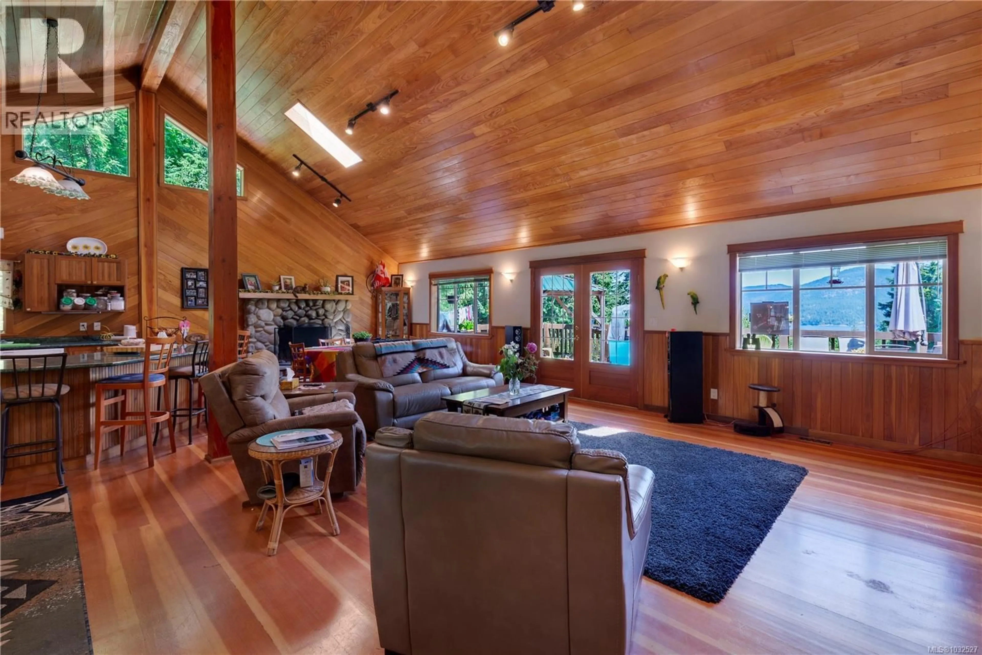 Living room with furniture, wood/laminate floor for 1205 CHERRY POINT ROAD, Cobble Hill British Columbia V0R1N2