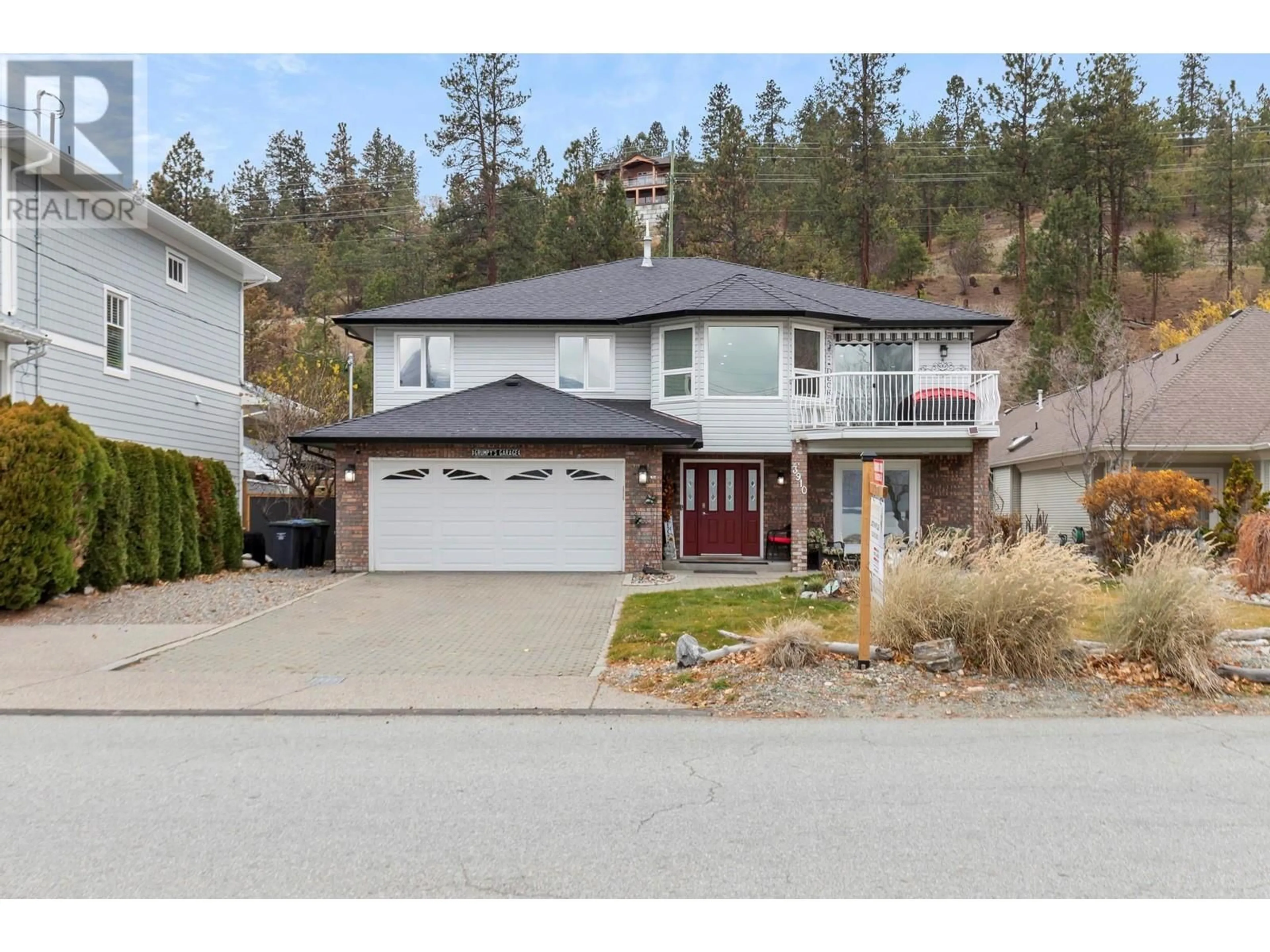 Frontside or backside of a home, the street view for 3910 Beach Avenue, Peachland British Columbia V0H1X1