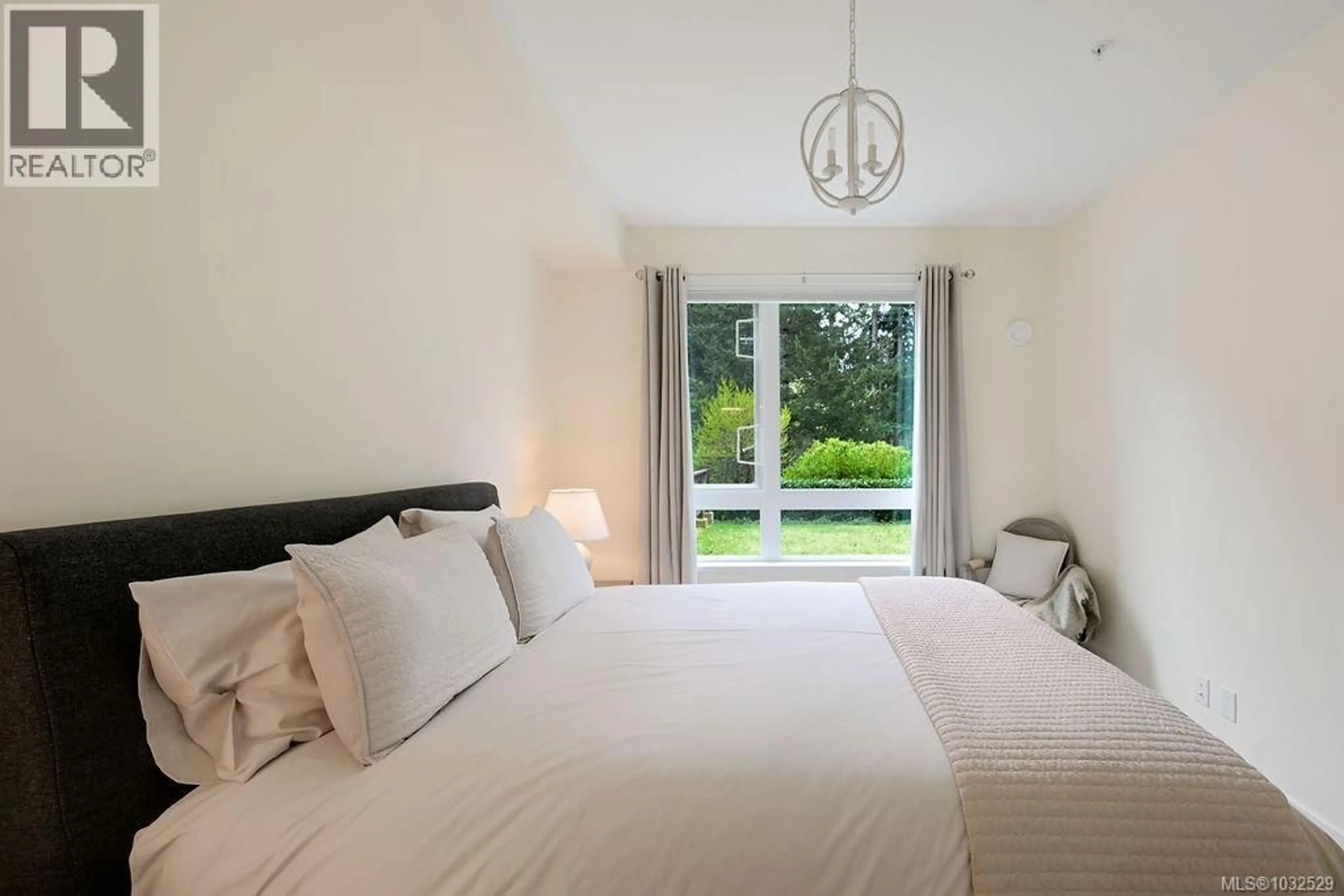 Bedroom with bed, unknown for 111 - 960 REUNION AVENUE, Langford British Columbia V9B0W5