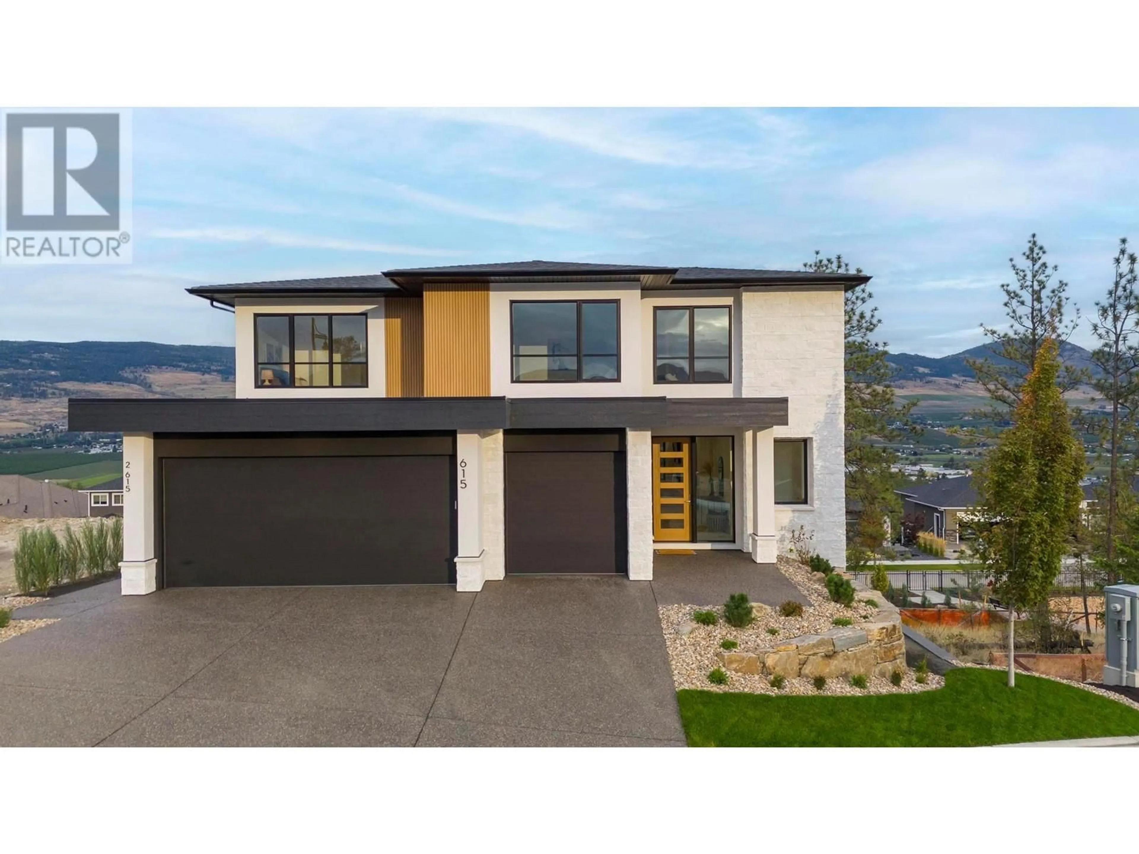 Home with vinyl exterior material, street for 615 KINGSWOOD TERRACE, Kelowna British Columbia V1V0J2