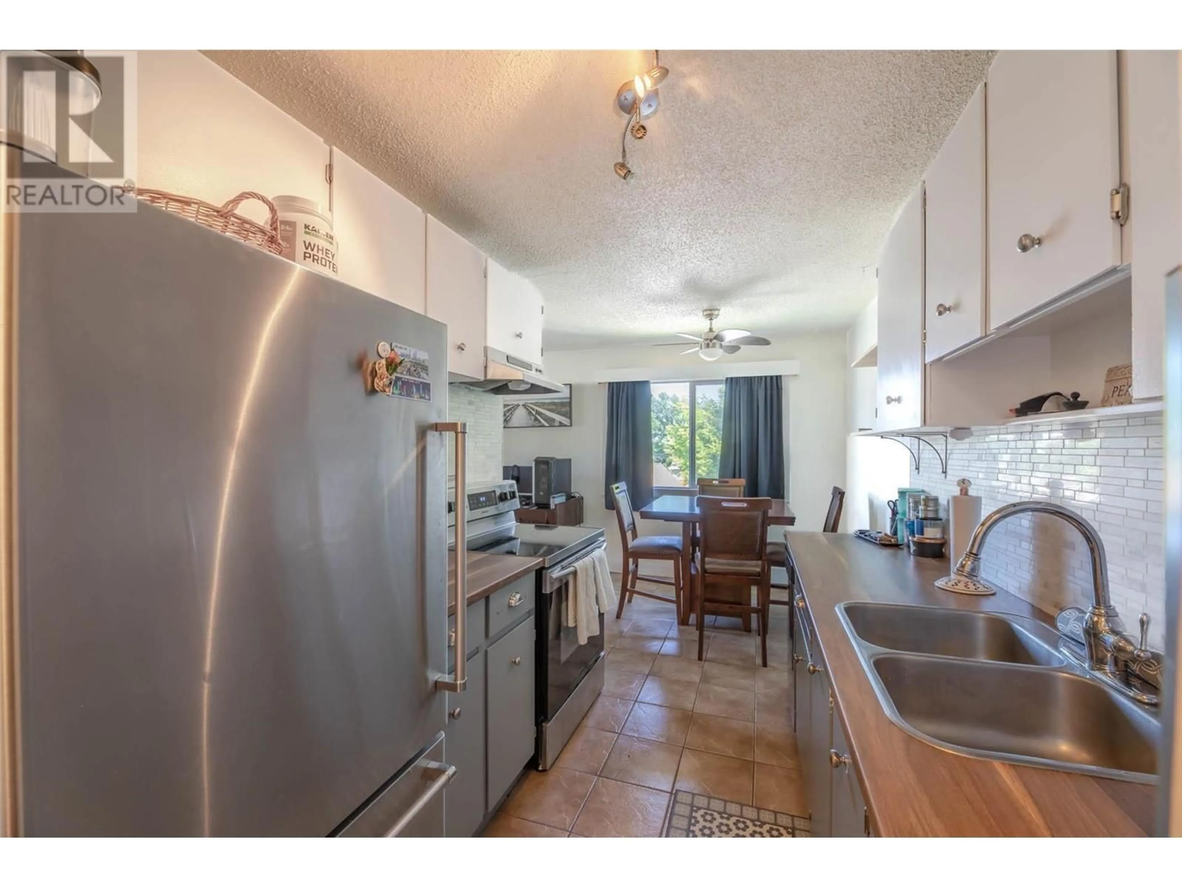 Standard kitchen, cottage for 1300 CHURCH Street Unit# 301, Penticton British Columbia V2A4R8