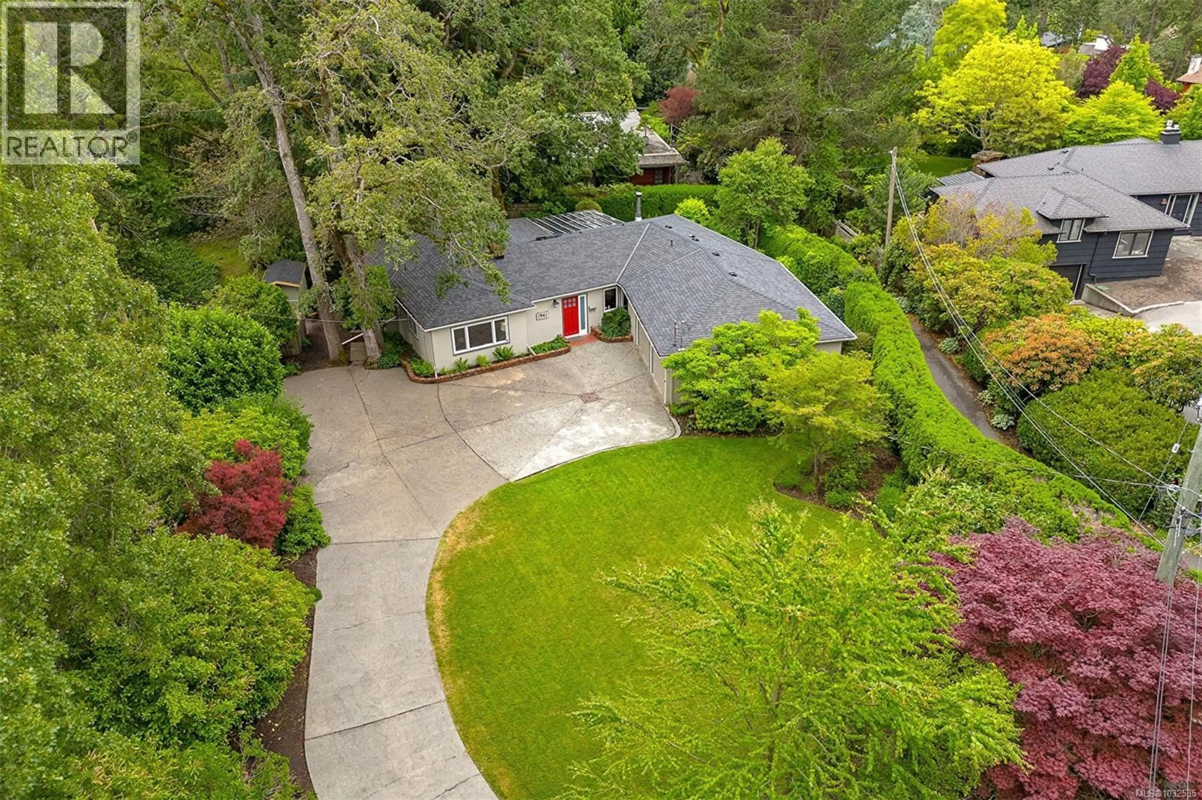 A pic from outside/outdoor area/front of a property/back of a property/a pic from drone, street for 1941 MAYFAIR DRIVE, Saanich British Columbia V8P1R1