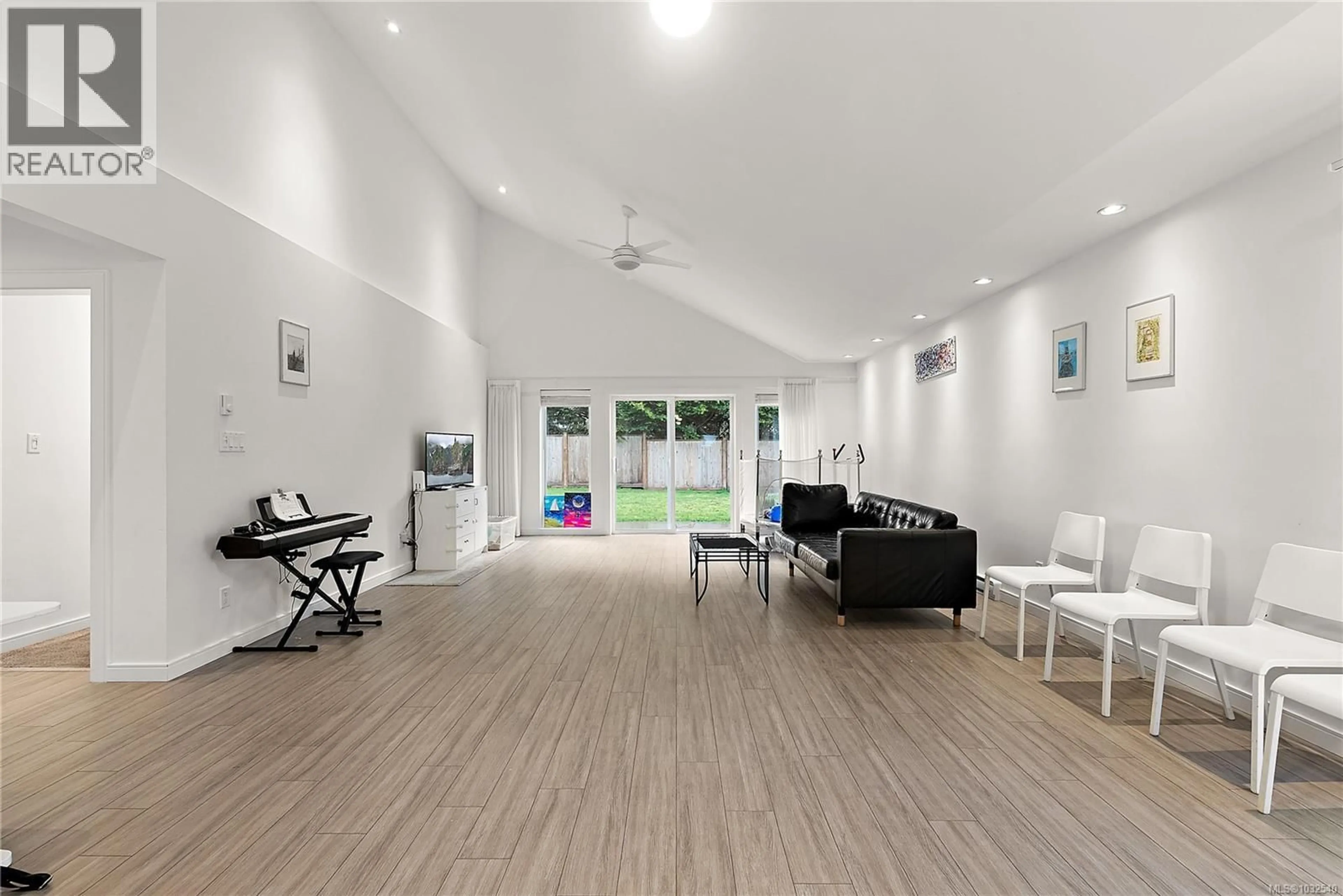 Unknown for 1360 HASTINGS STREET, Saanich British Columbia V8Z2W2