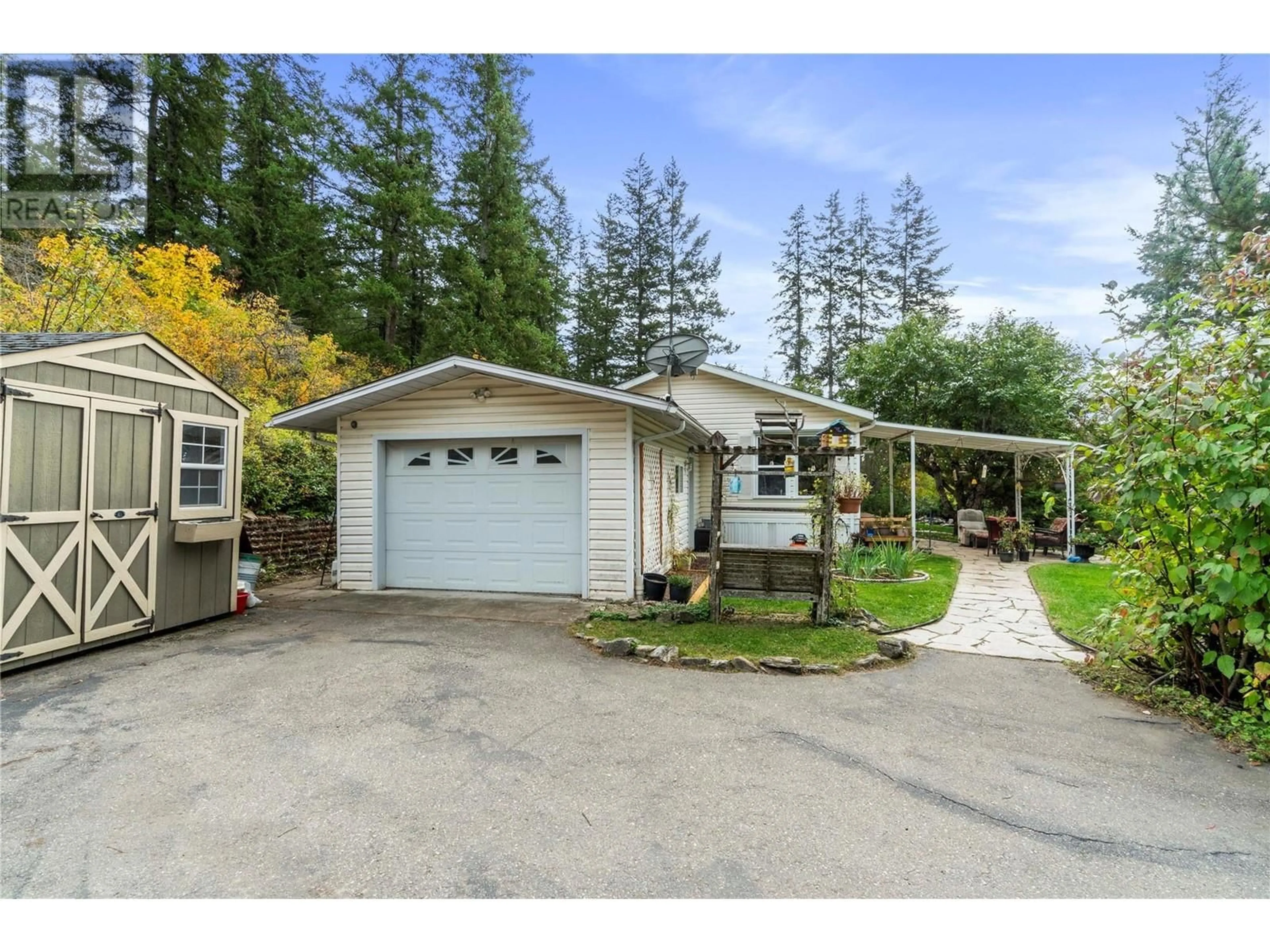 Indoor garage for 668 Mobley Road, Tappen British Columbia V0E2X1