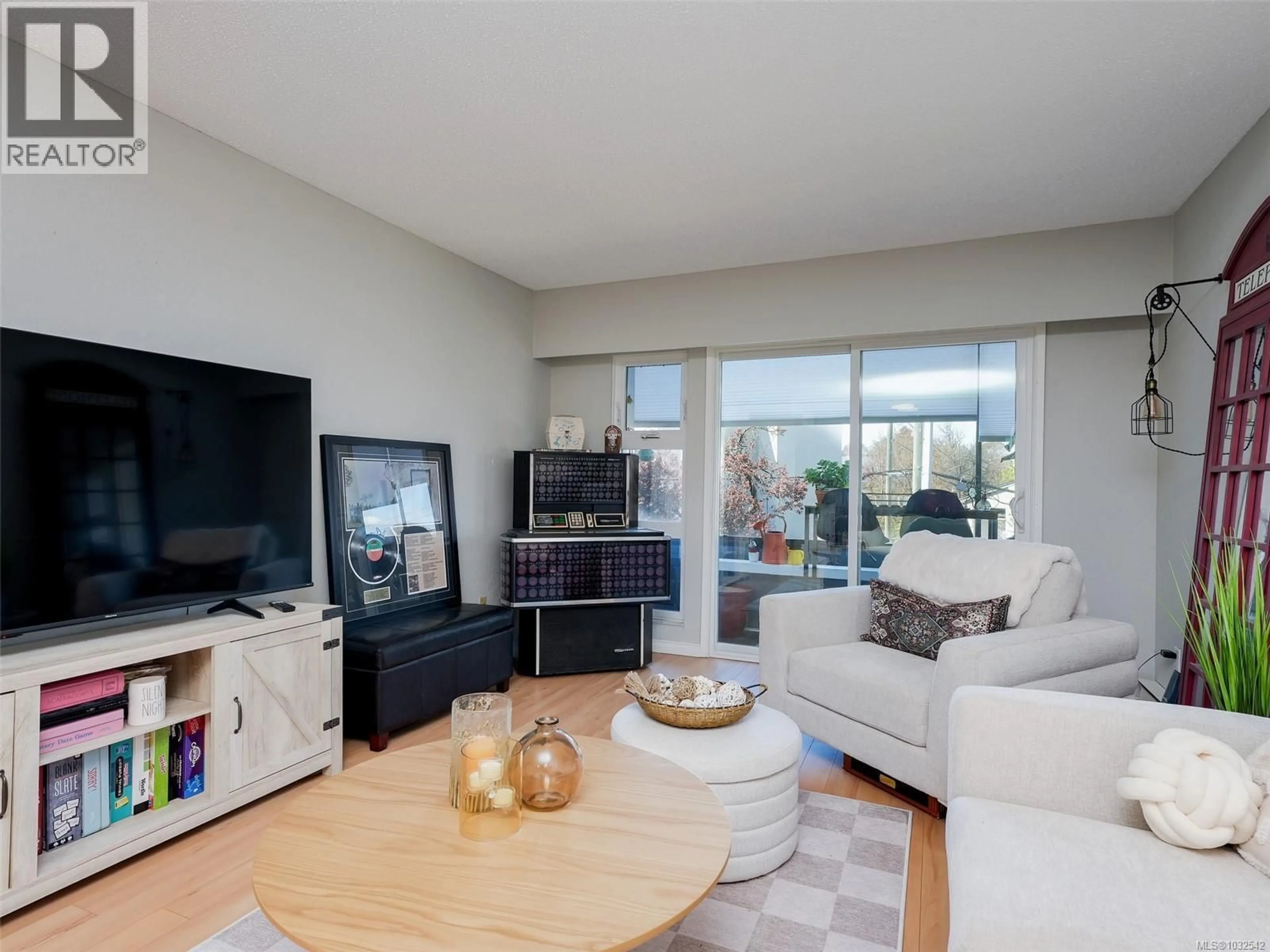 Living room with furniture, unknown for 304 - 1537 MORRISON STREET, Victoria British Columbia V8R4K1