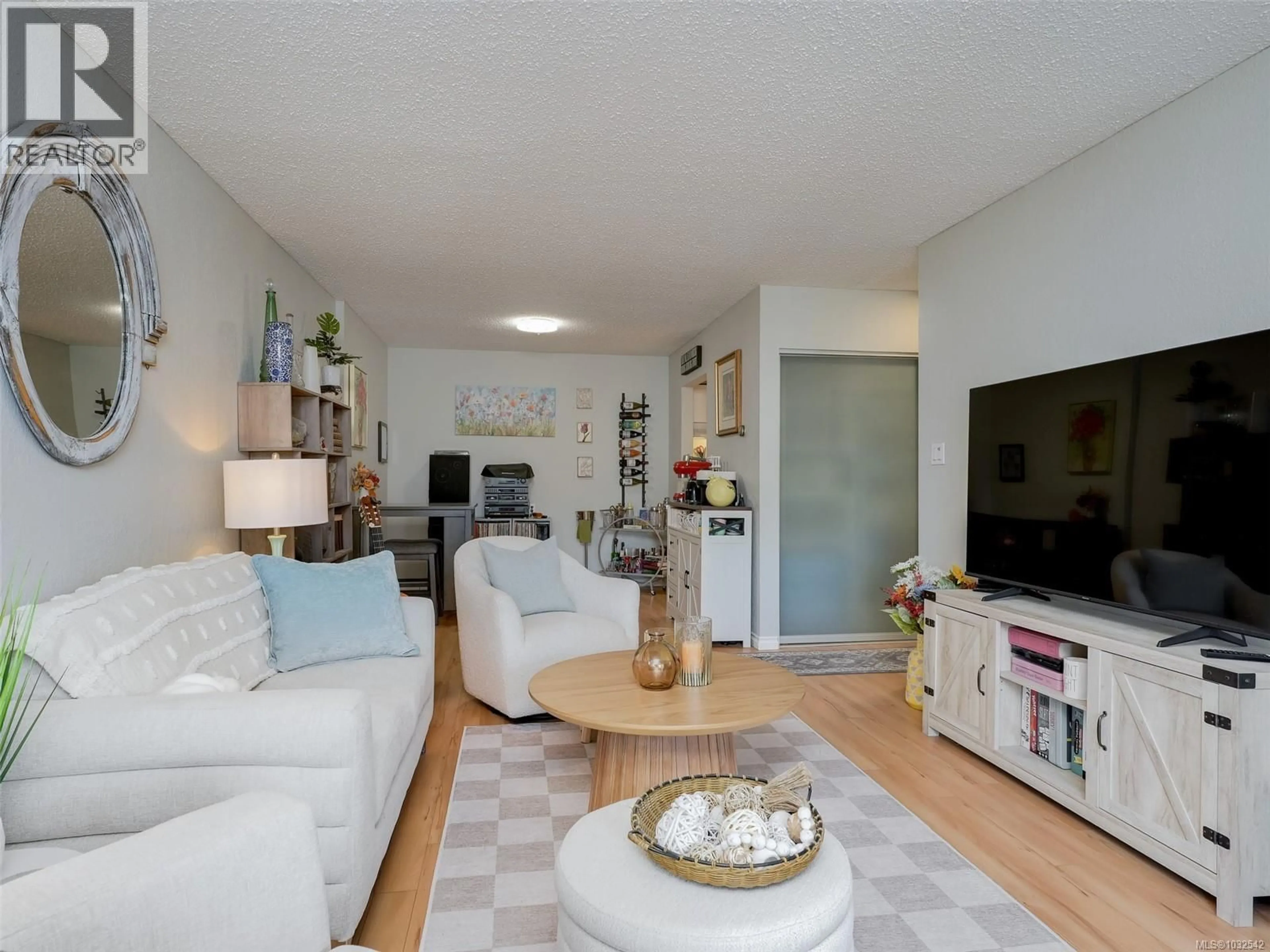 Living room with furniture, unknown for 304 - 1537 MORRISON STREET, Victoria British Columbia V8R4K1