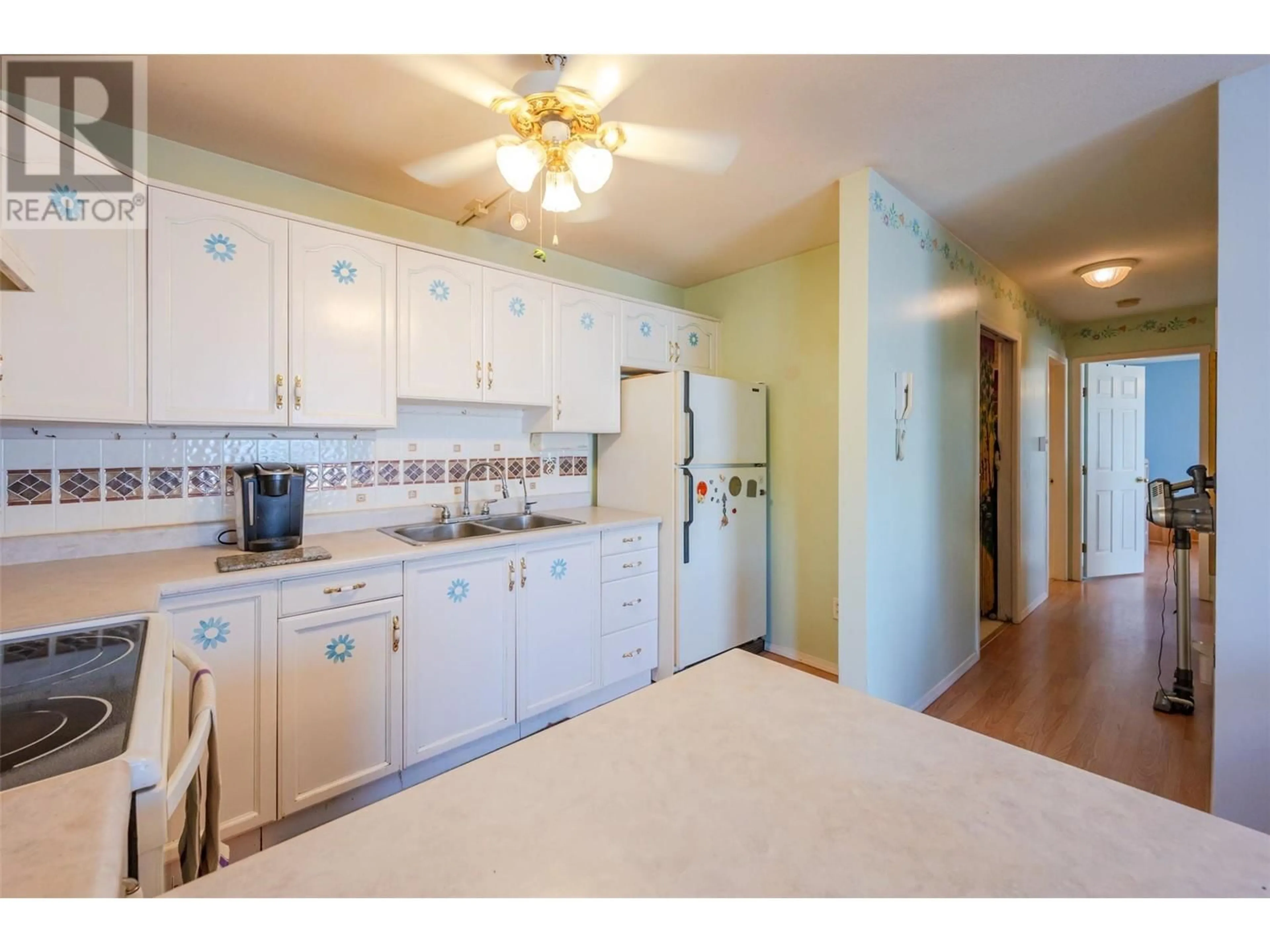 Standard kitchen for 650 McKinney Road Unit# 114, Oliver British Columbia V0H1T3