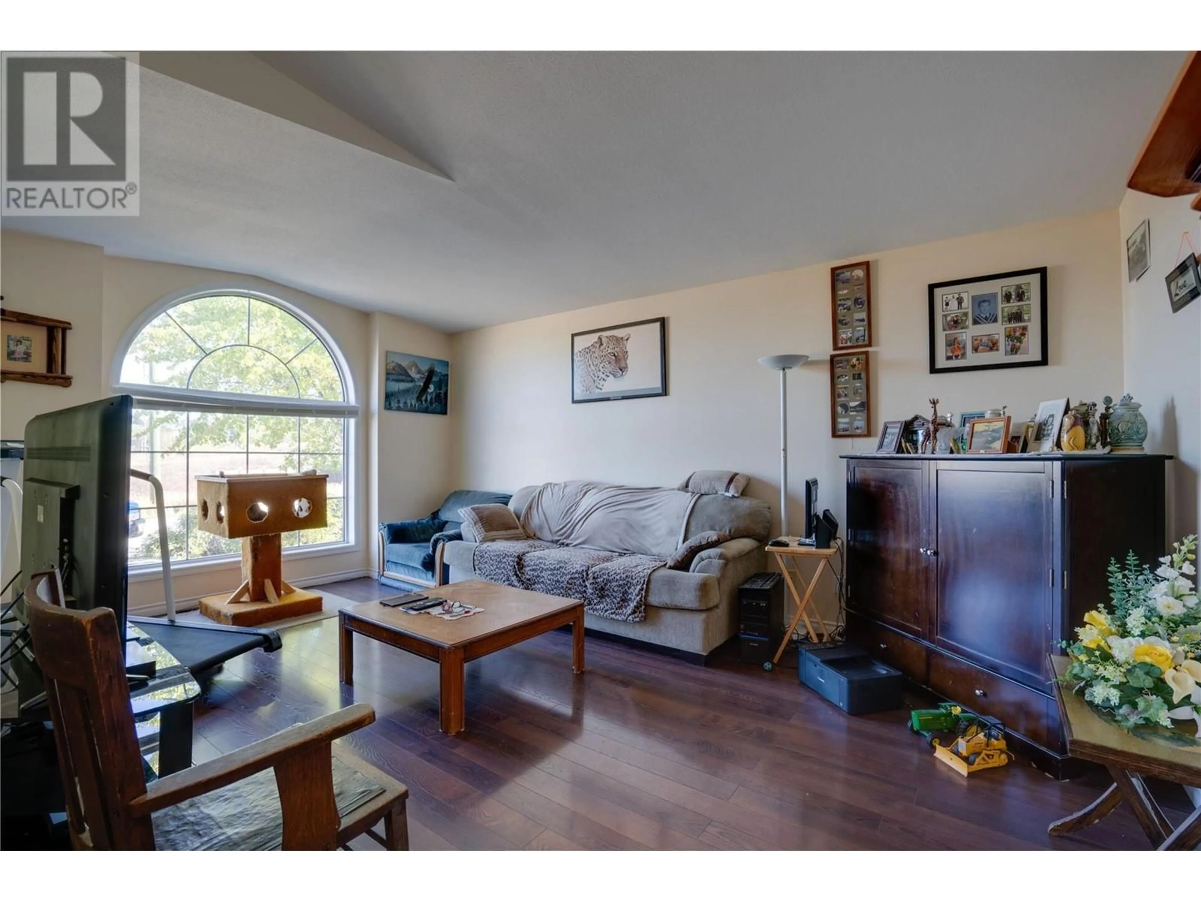 Living room with furniture, wood/laminate floor for 1605 15 AVENUE, Vernon British Columbia V1T9R4