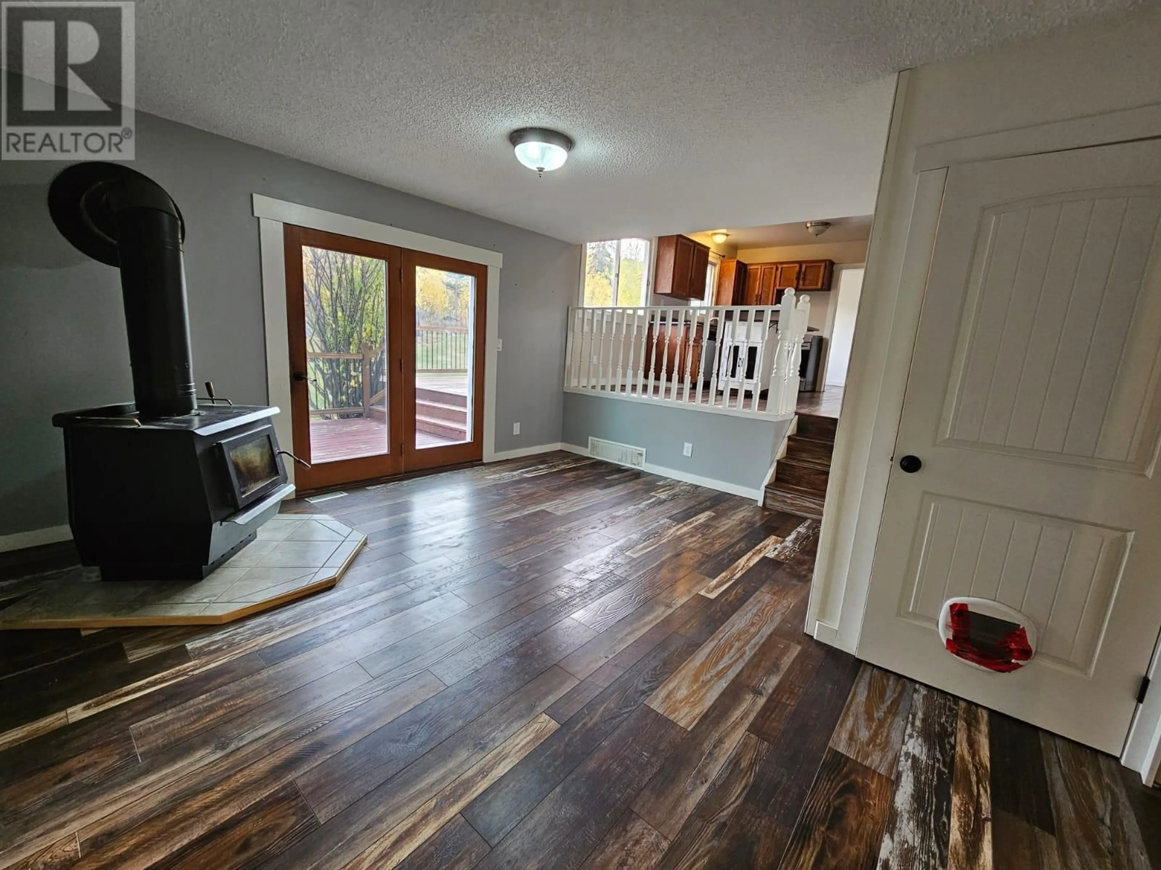 Indoor entryway, wood floors for 3431 SPRUCE Road, Chetwynd British Columbia V0C1J0