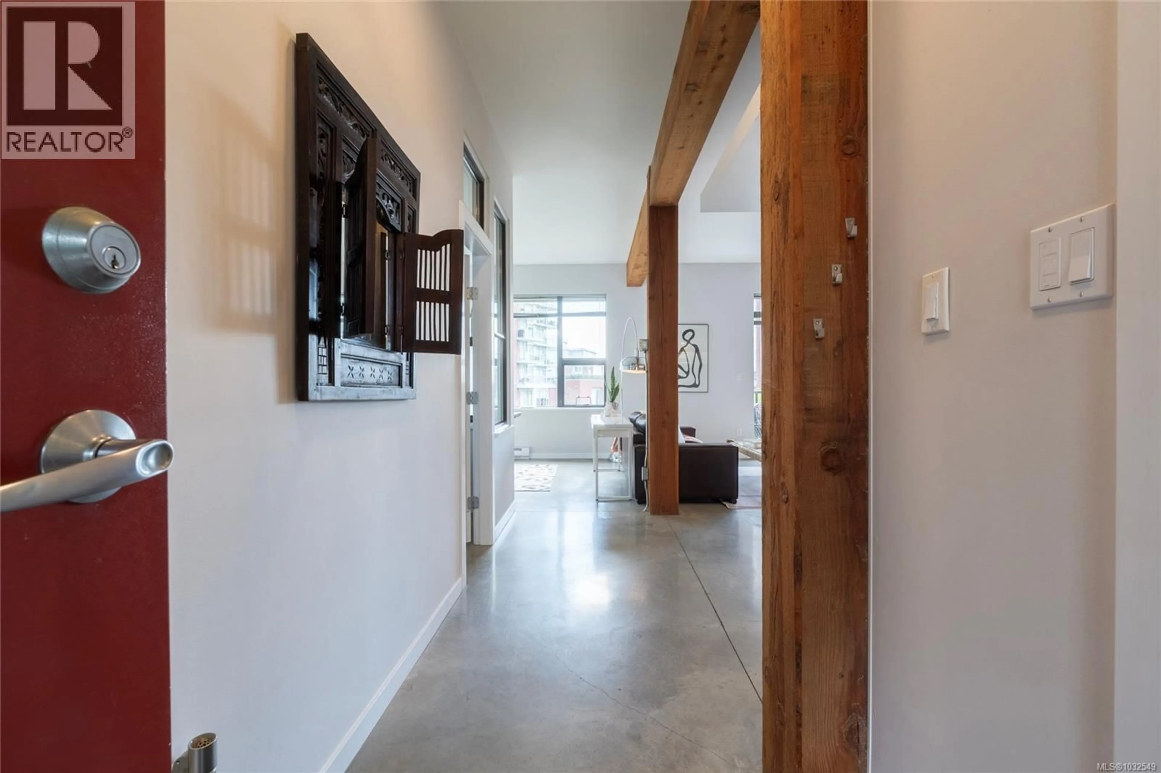 Indoor entryway for 210 - 455 SITKUM ROAD, Victoria British Columbia V9A7N9