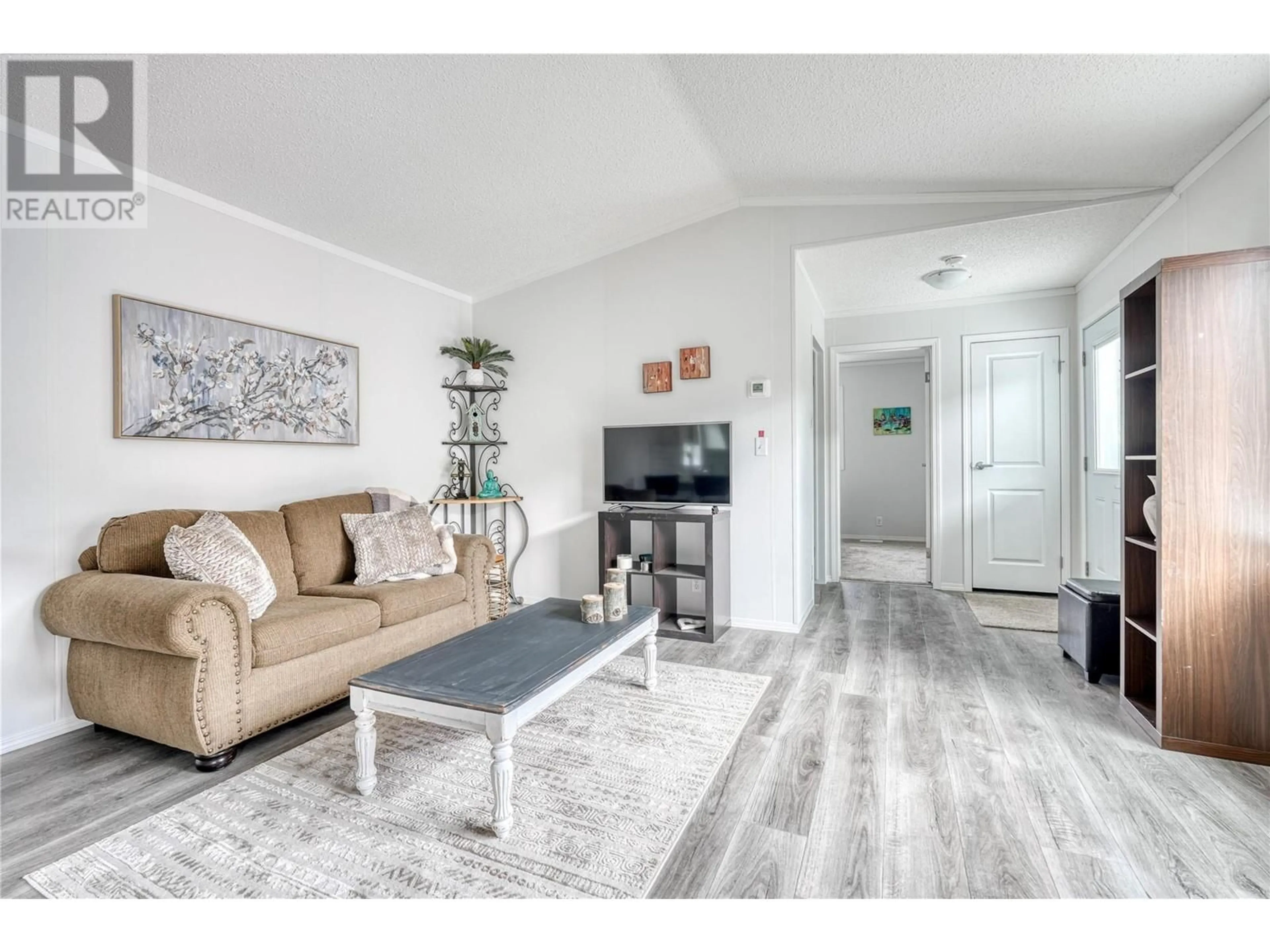 Living room, wood floors for 721 6th Avenue, Keremeos British Columbia V0X1N3