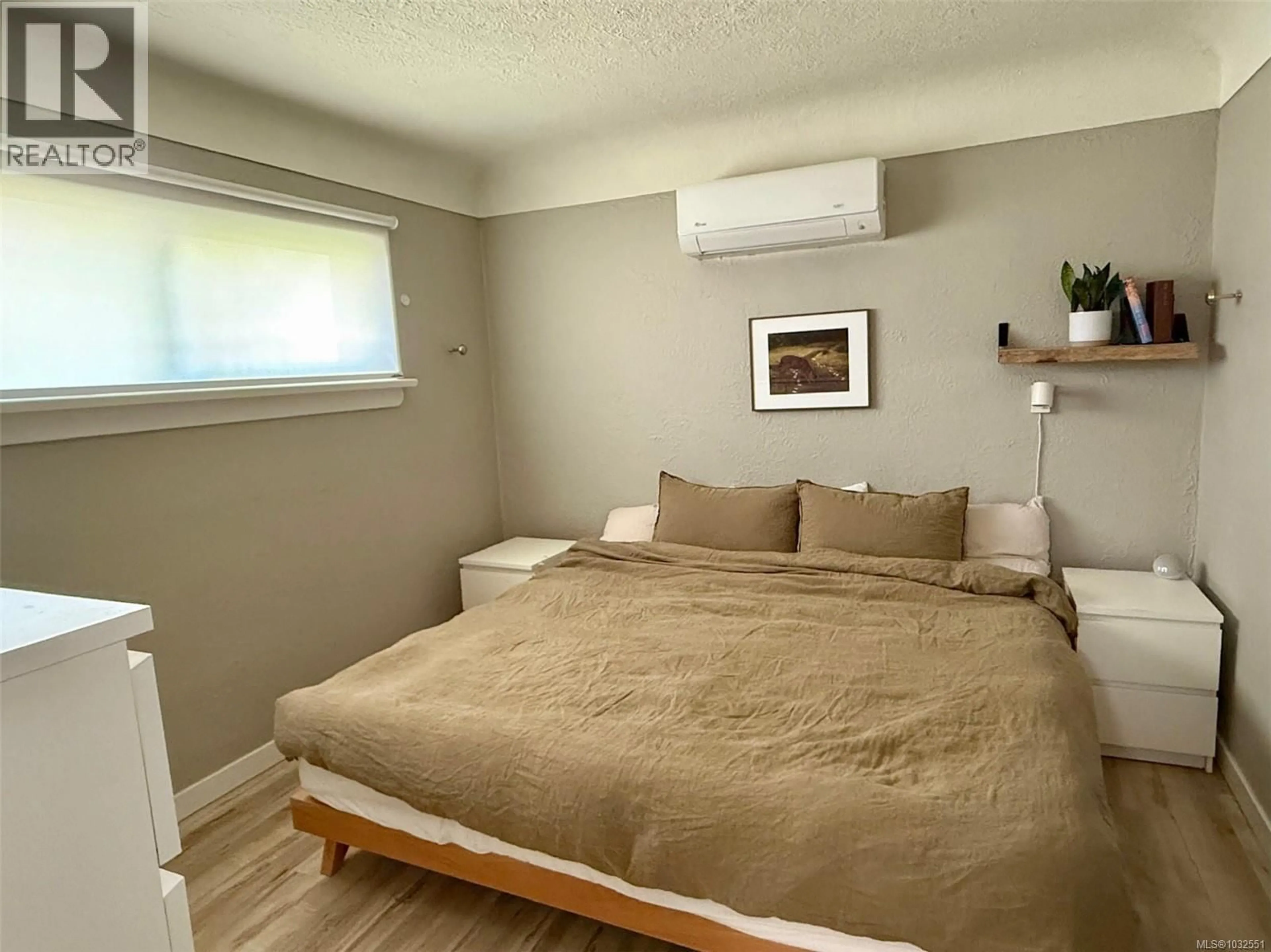 Bedroom with bed, unknown for 3350 WASCANA STREET, Saanich British Columbia V9A0A1