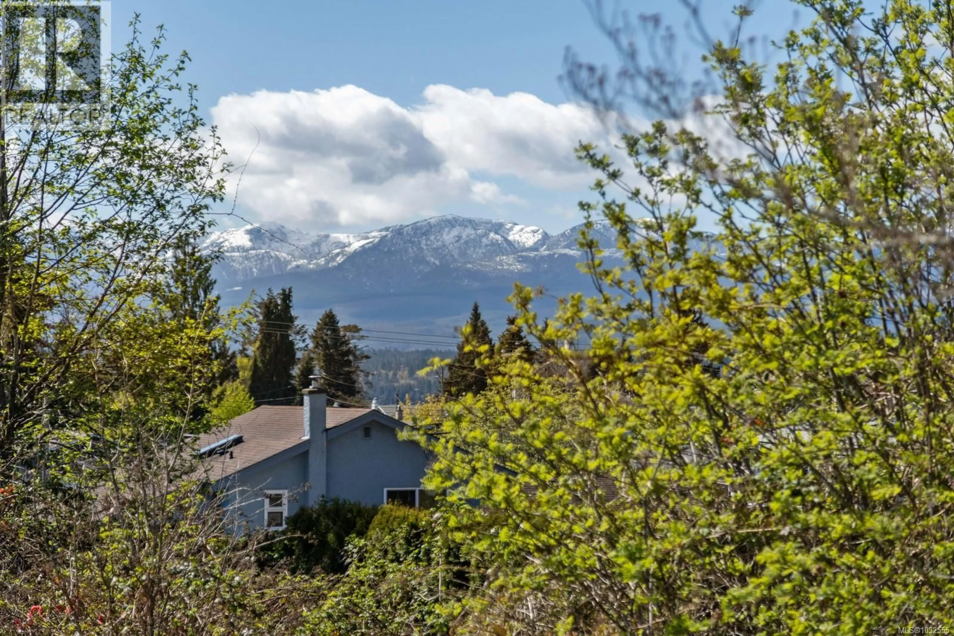 A pic from outside/outdoor area/front of a property/back of a property/a pic from drone, mountain view for 2071 GULL AVENUE, Comox British Columbia V9M1L5