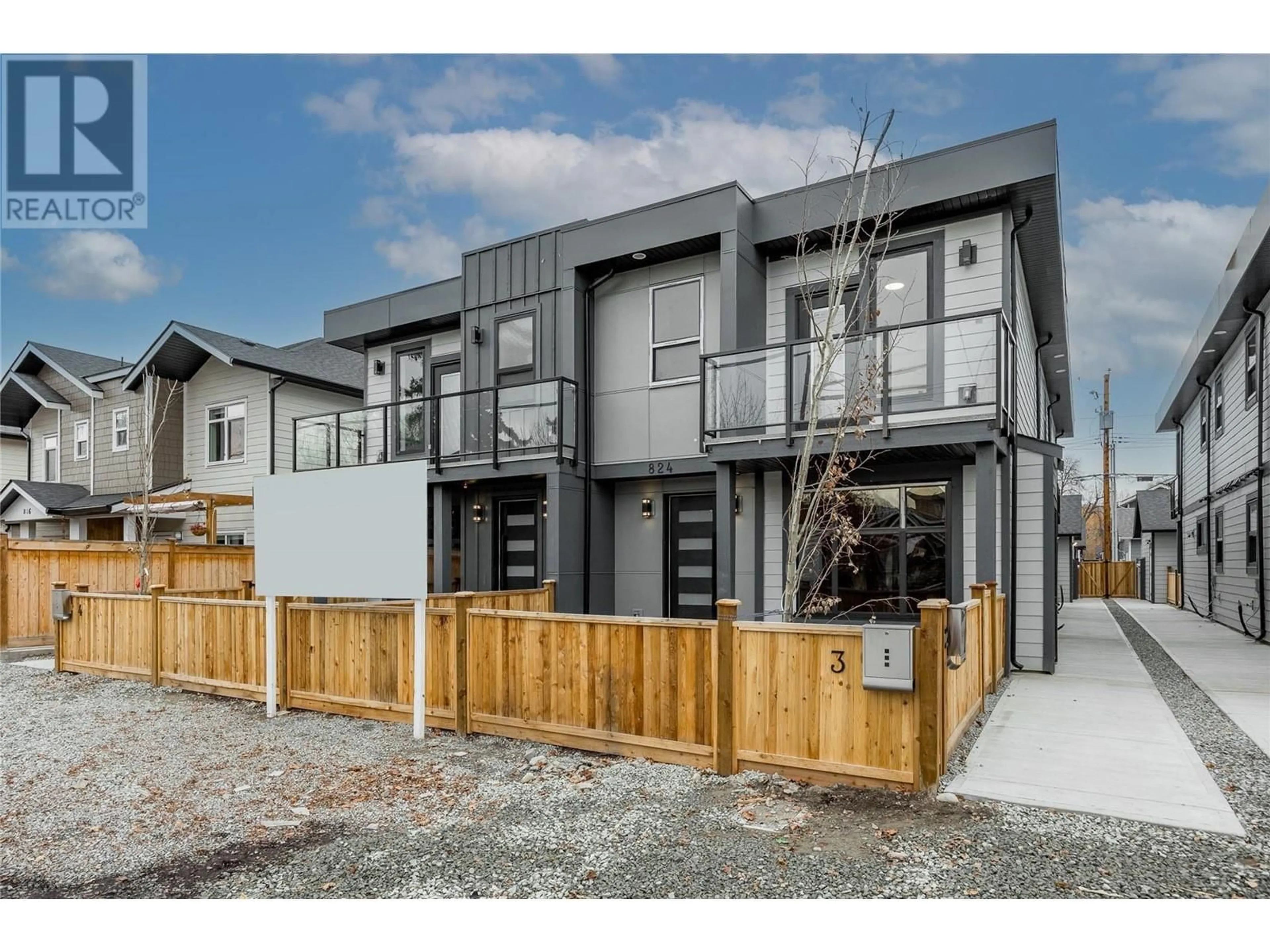 Frontside or backside of a home for 824 Glenwood Avenue Unit# 2, Kelowna British Columbia V1Y5M5