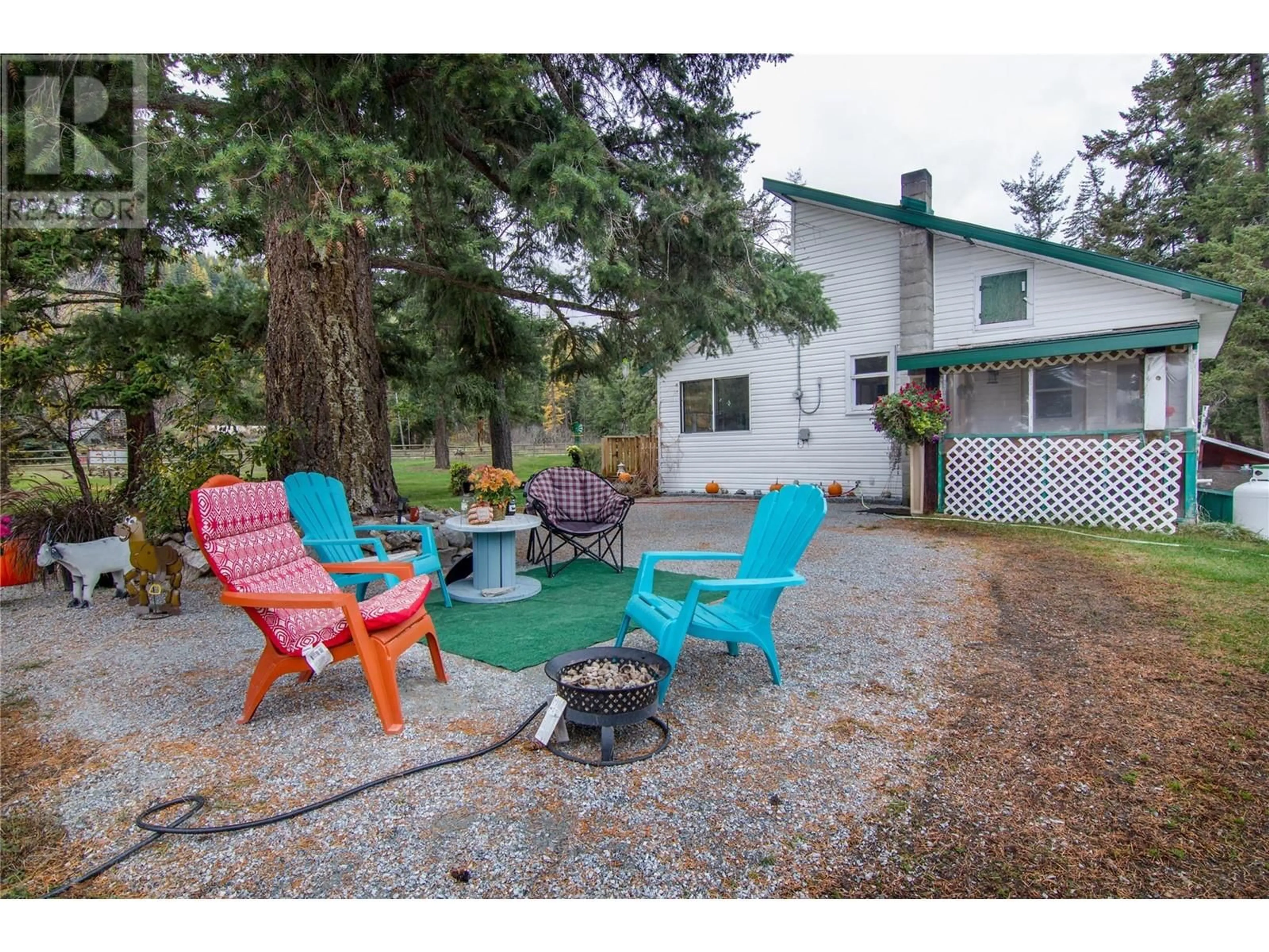 Patio, unknown for 1385 6 HIGHWAY, Cherryville British Columbia V0E2G1