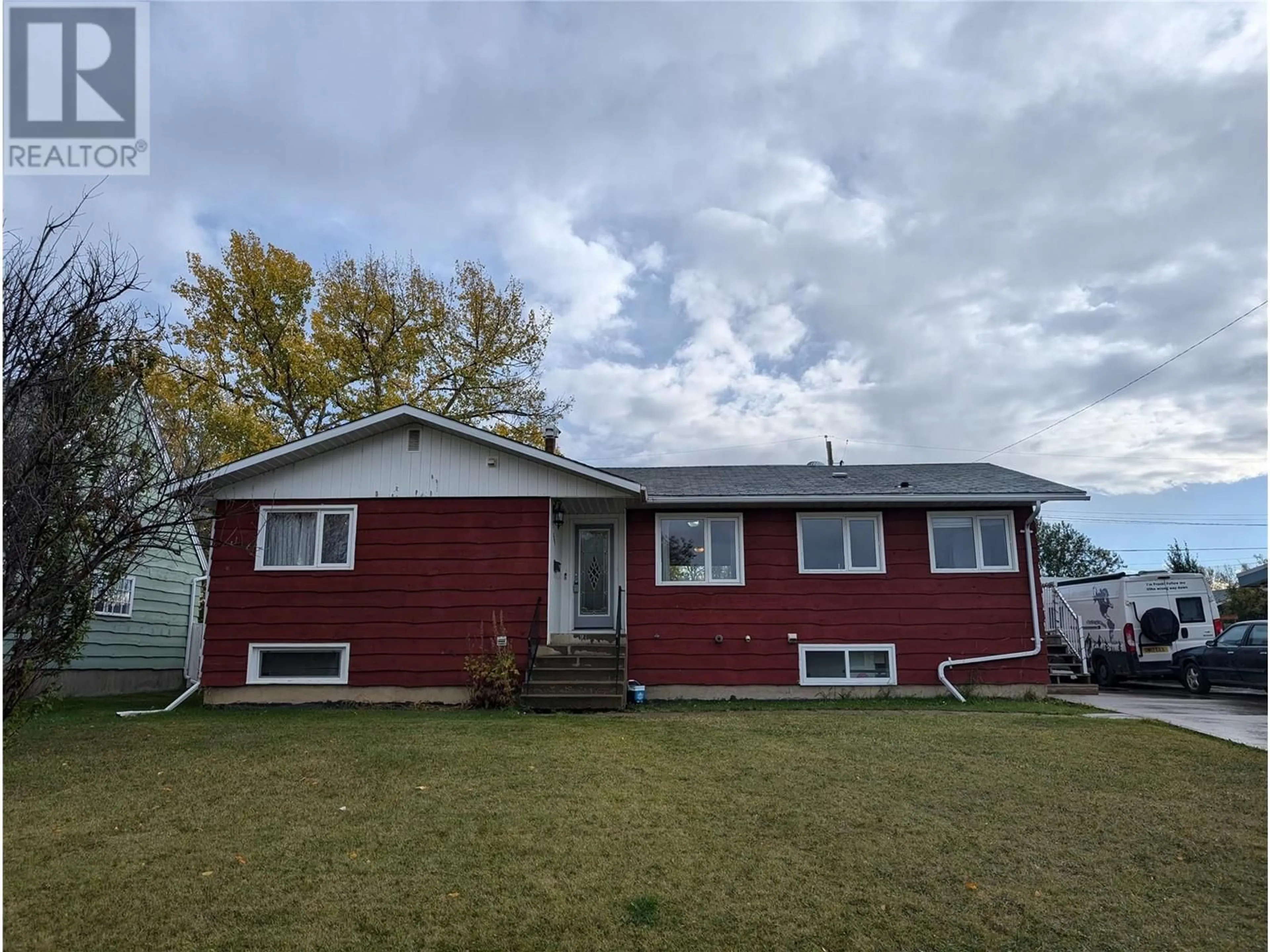 Frontside or backside of a home, cottage for 2013 Willowview Drive, Dawson Creek British Columbia V1G2S6