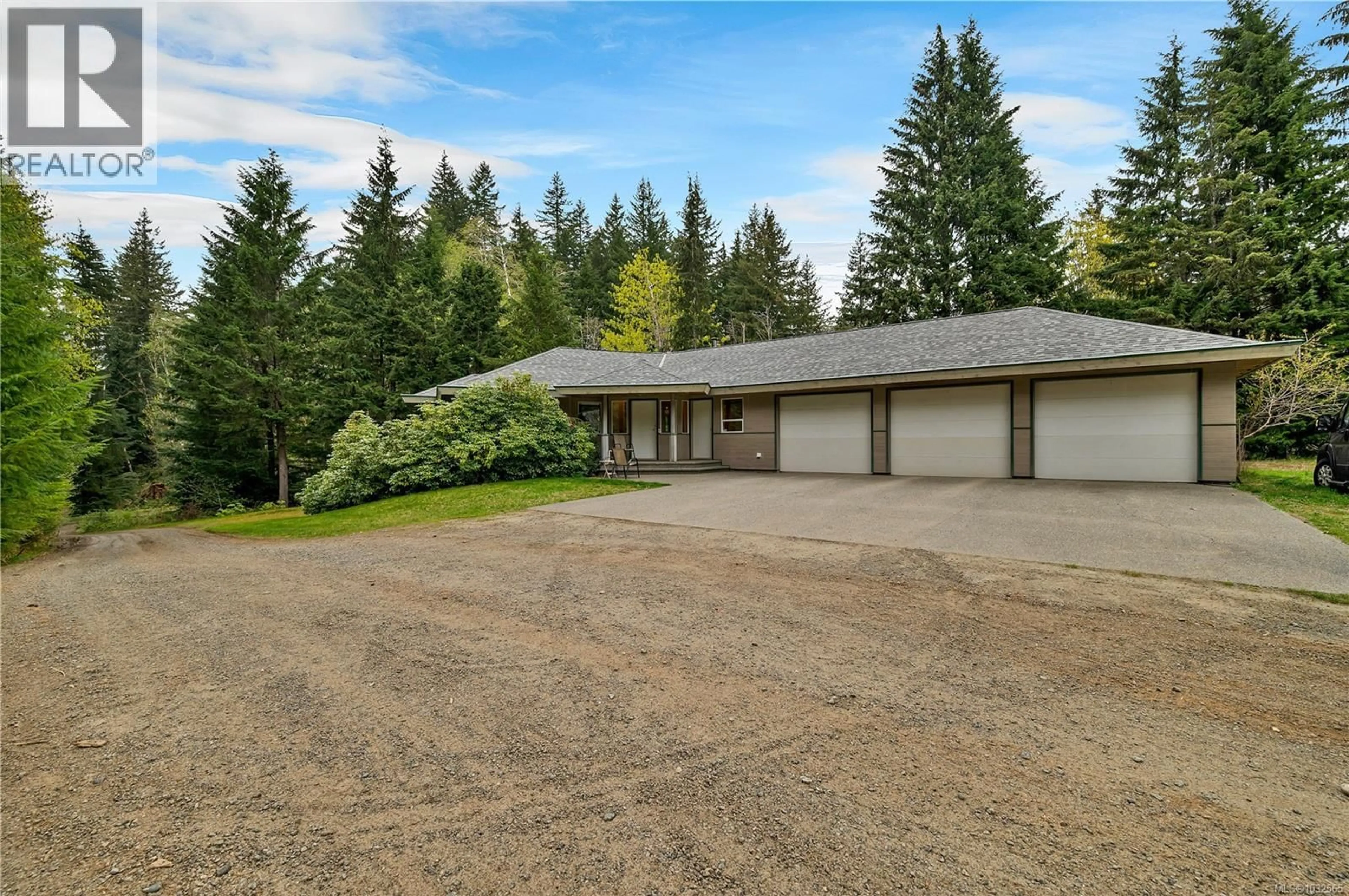 A pic from outside/outdoor area/front of a property/back of a property/a pic from drone, unknown for 4901 ARGONAUT ROAD, Campbell River British Columbia V9H1P3