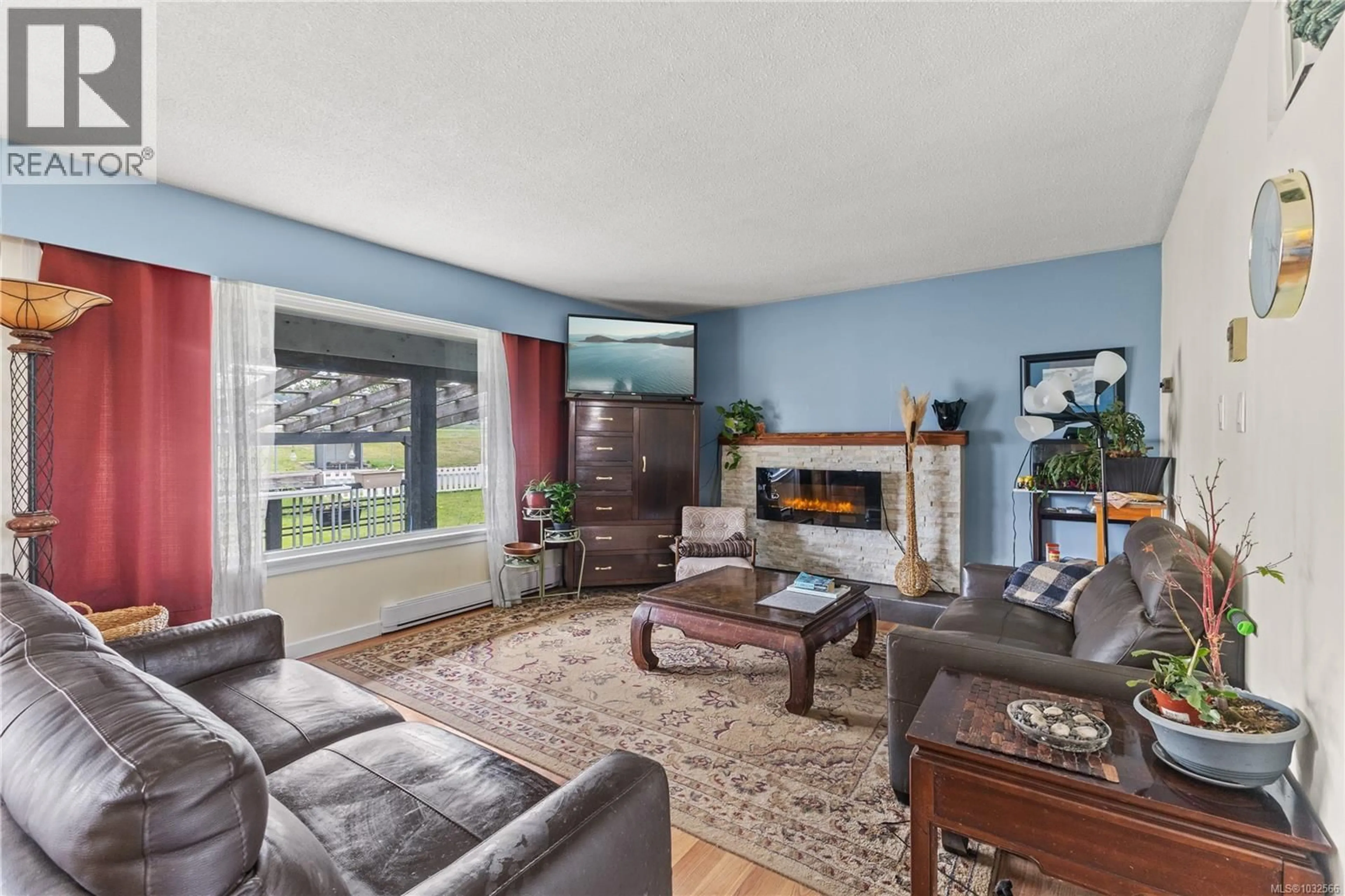 Living room with furniture, unknown for 2505 ALDER STREET SOUTH, Campbell River British Columbia V9W5T3