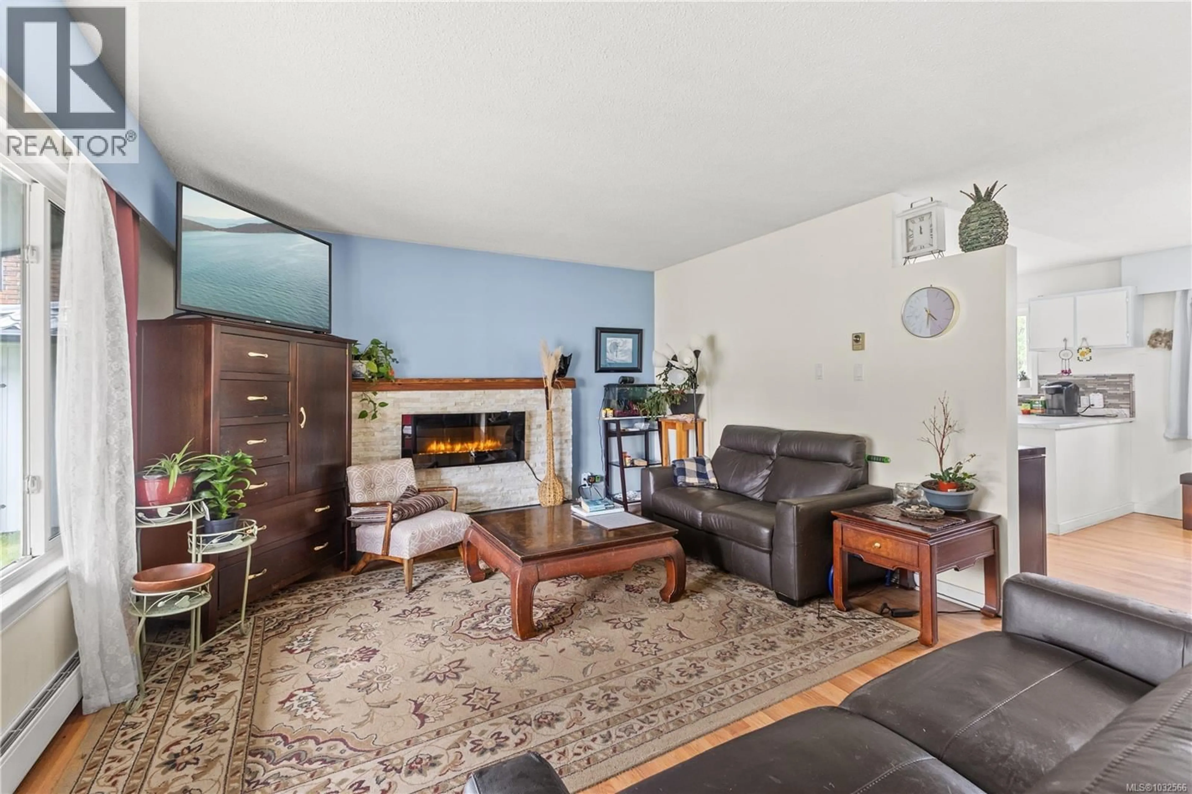 Living room with furniture, unknown for 2505 ALDER STREET SOUTH, Campbell River British Columbia V9W5T3