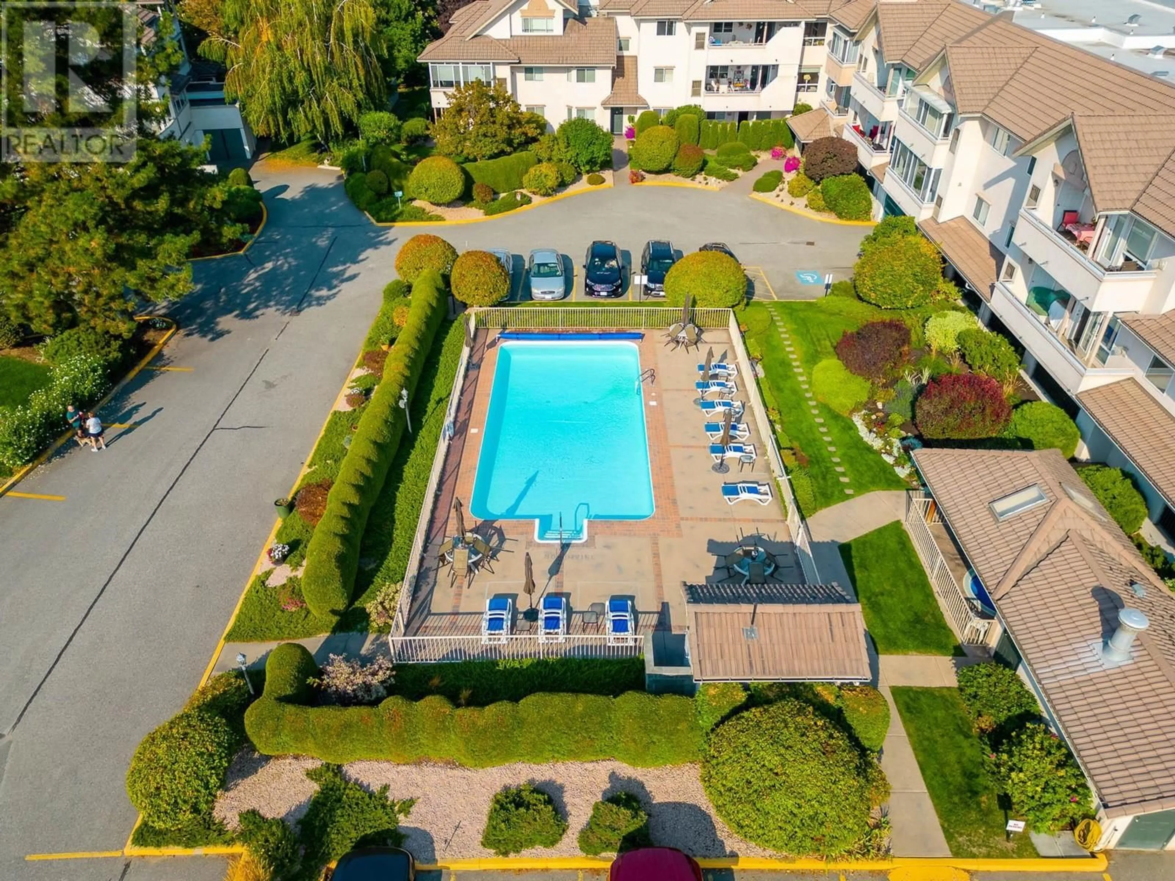 Indoor or outdoor pool for 2288 Benvoulin Road Unit# 312, Kelowna British Columbia V1W2C6