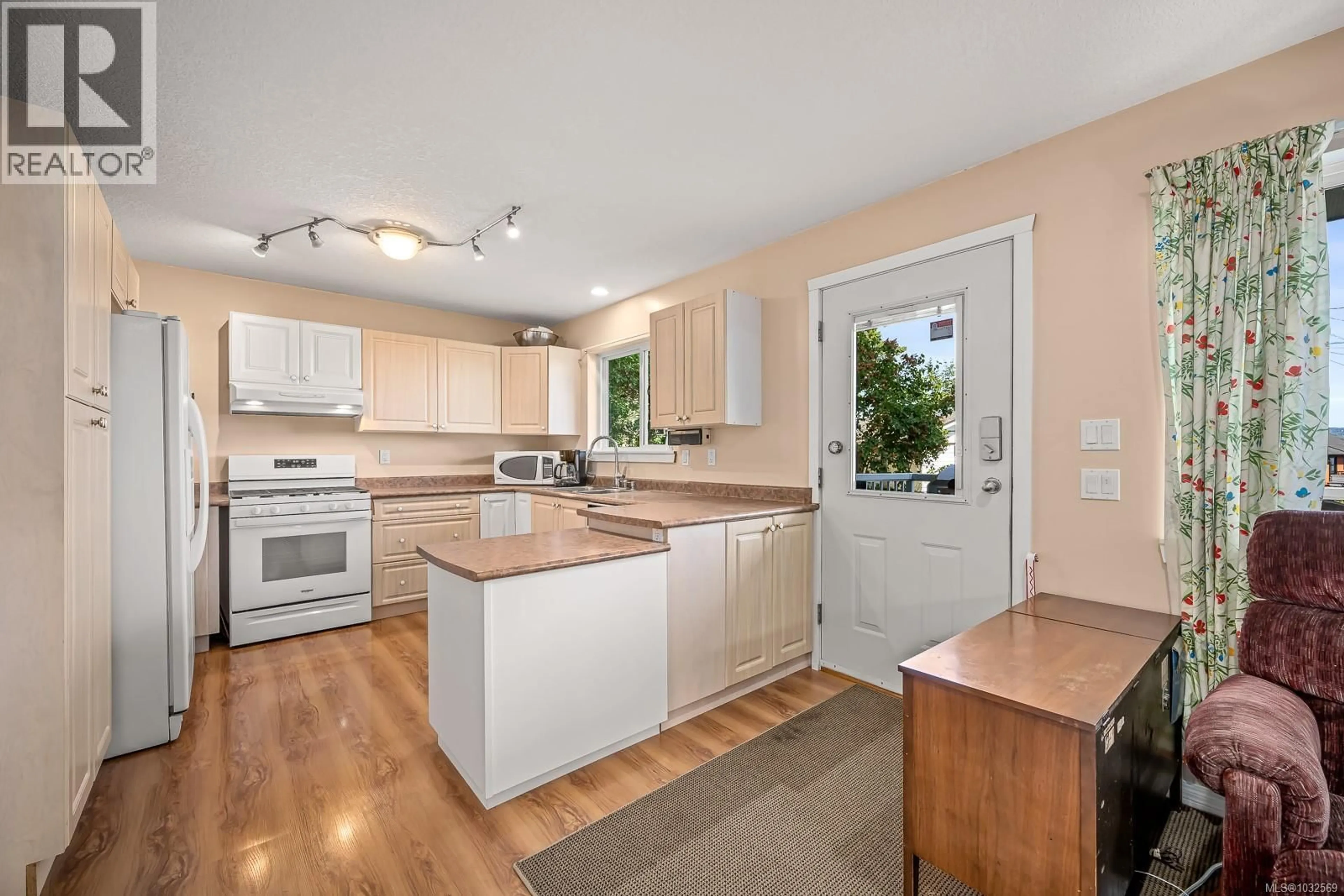 Open concept kitchen, unknown for 5 - 6919 ISLAND HIGHWAY WEST, Bowser British Columbia V0R1G0
