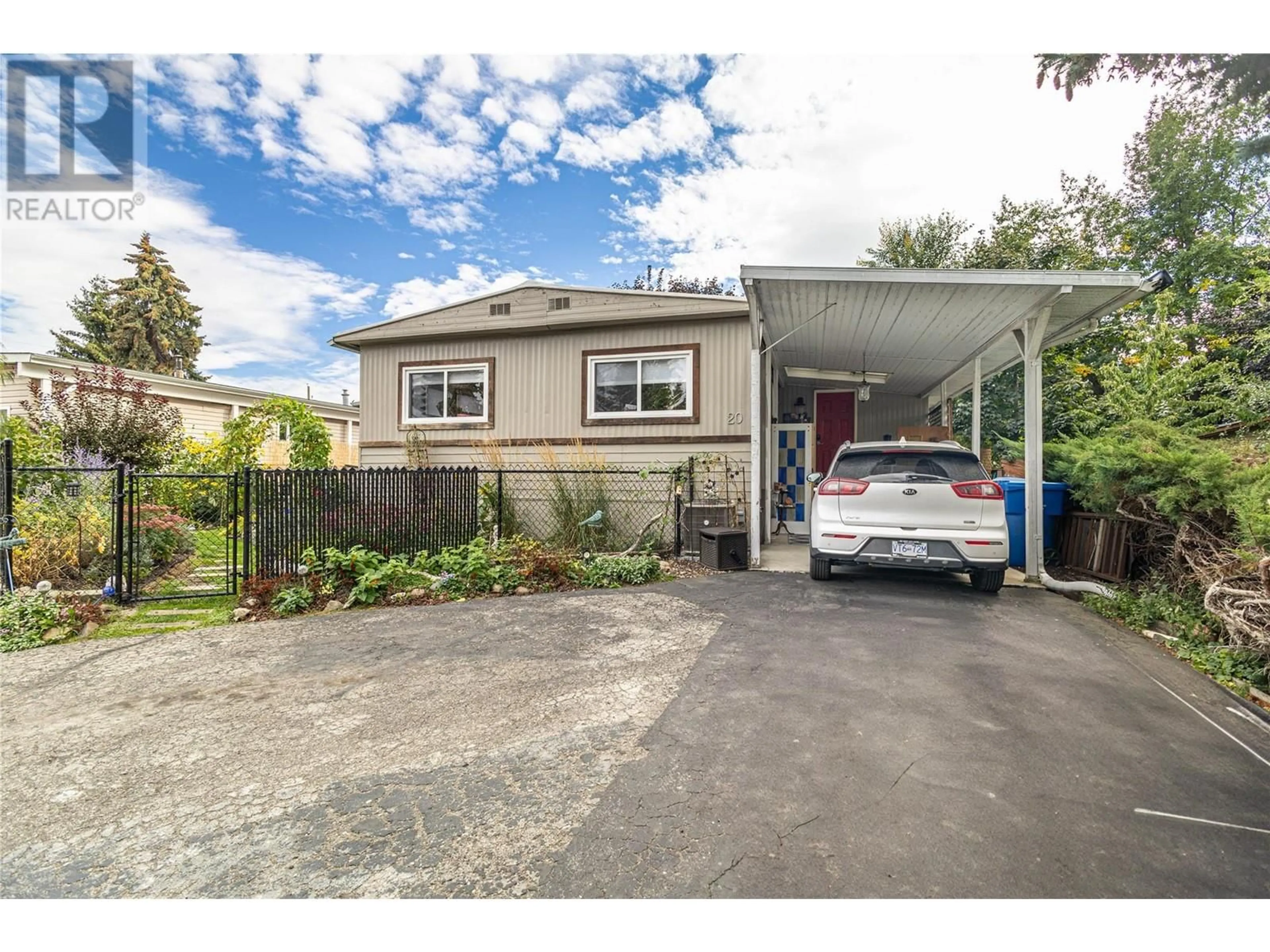 Indoor garage for 715 Beaver Lake Road Unit# 20, Kelowna British Columbia V4V1E6