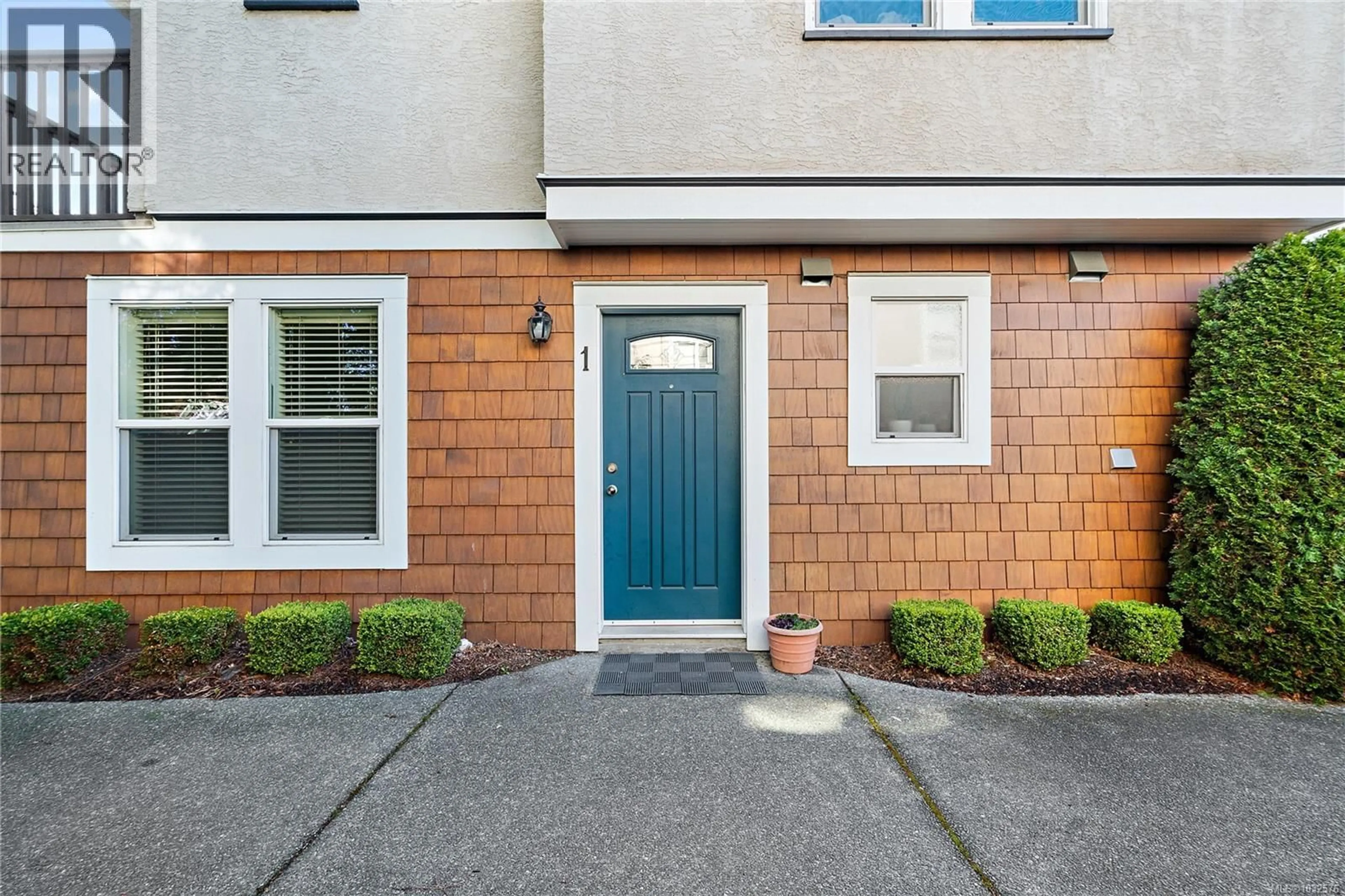 Indoor entryway for 1 - 833 PRINCESS AVENUE, Victoria British Columbia V8T1K7