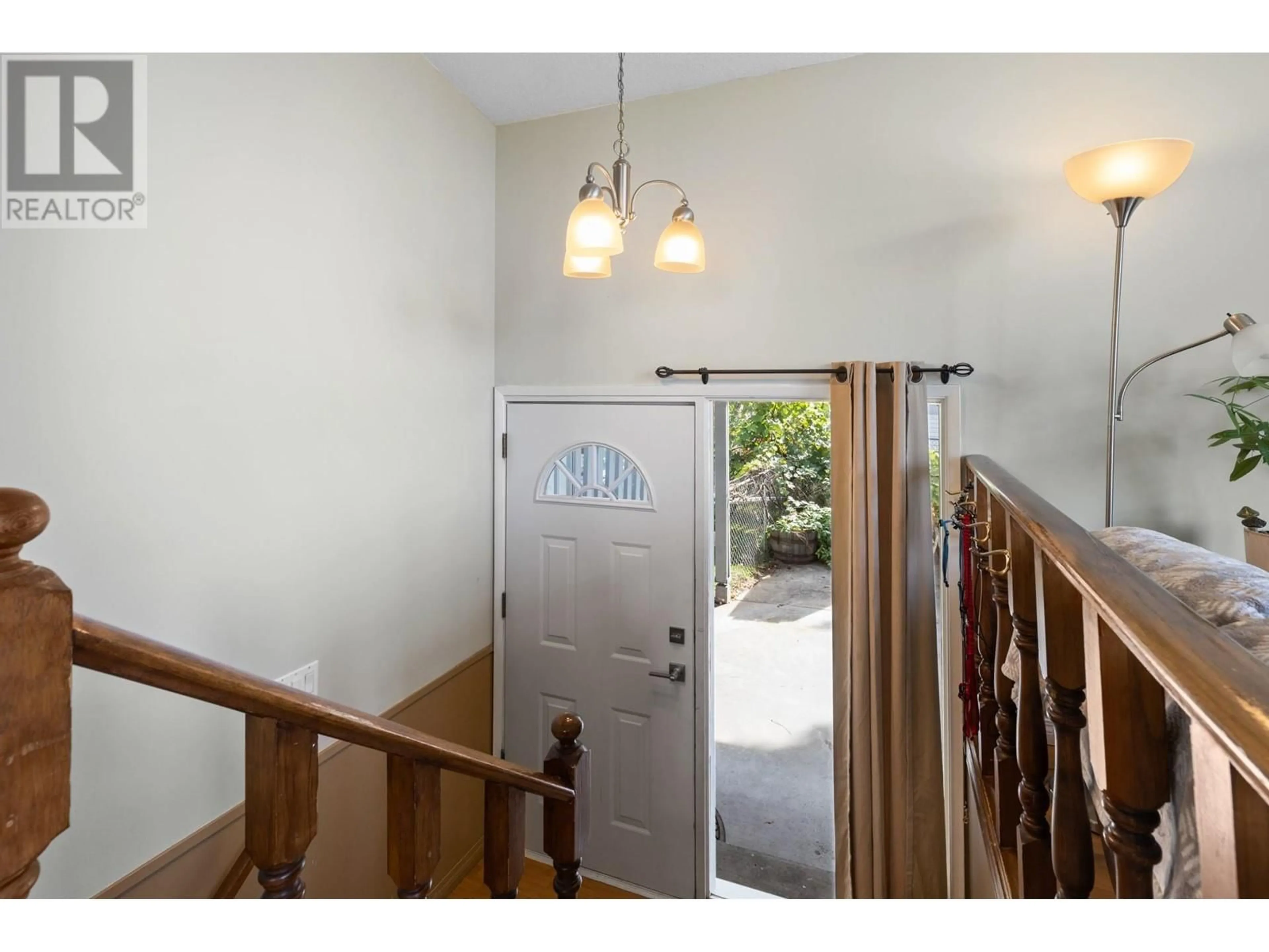 Indoor entryway, wood floors for 355 Dell Road, Kelowna British Columbia V1X3P5