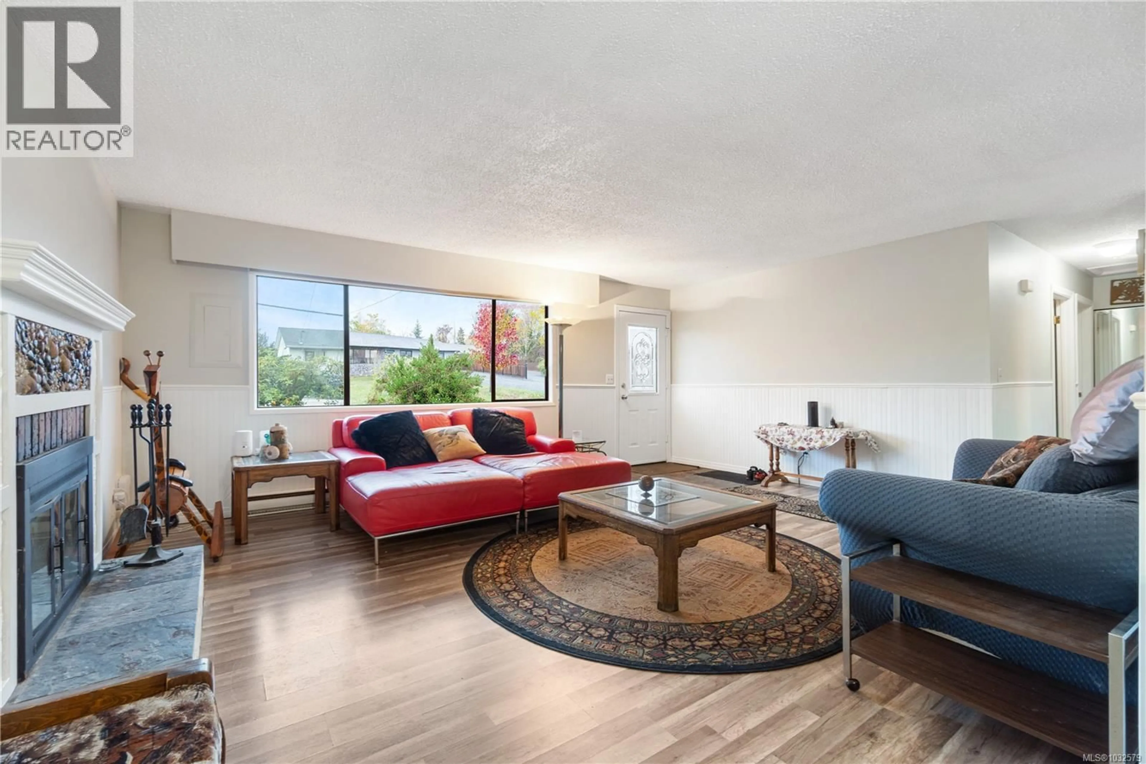 Living room with furniture, unknown for 134 FINHOLM STREET SOUTH, Parksville British Columbia V9P1H8