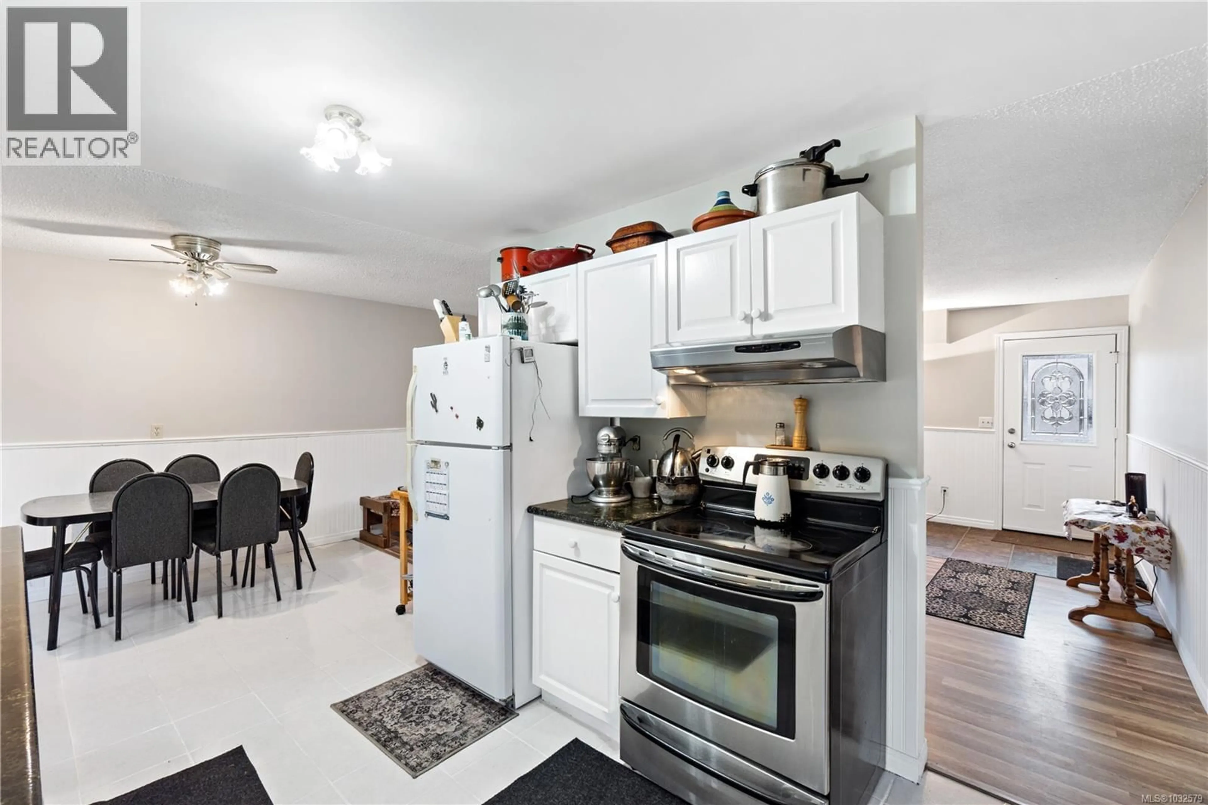 Standard kitchen, unknown for 134 FINHOLM STREET SOUTH, Parksville British Columbia V9P1H8