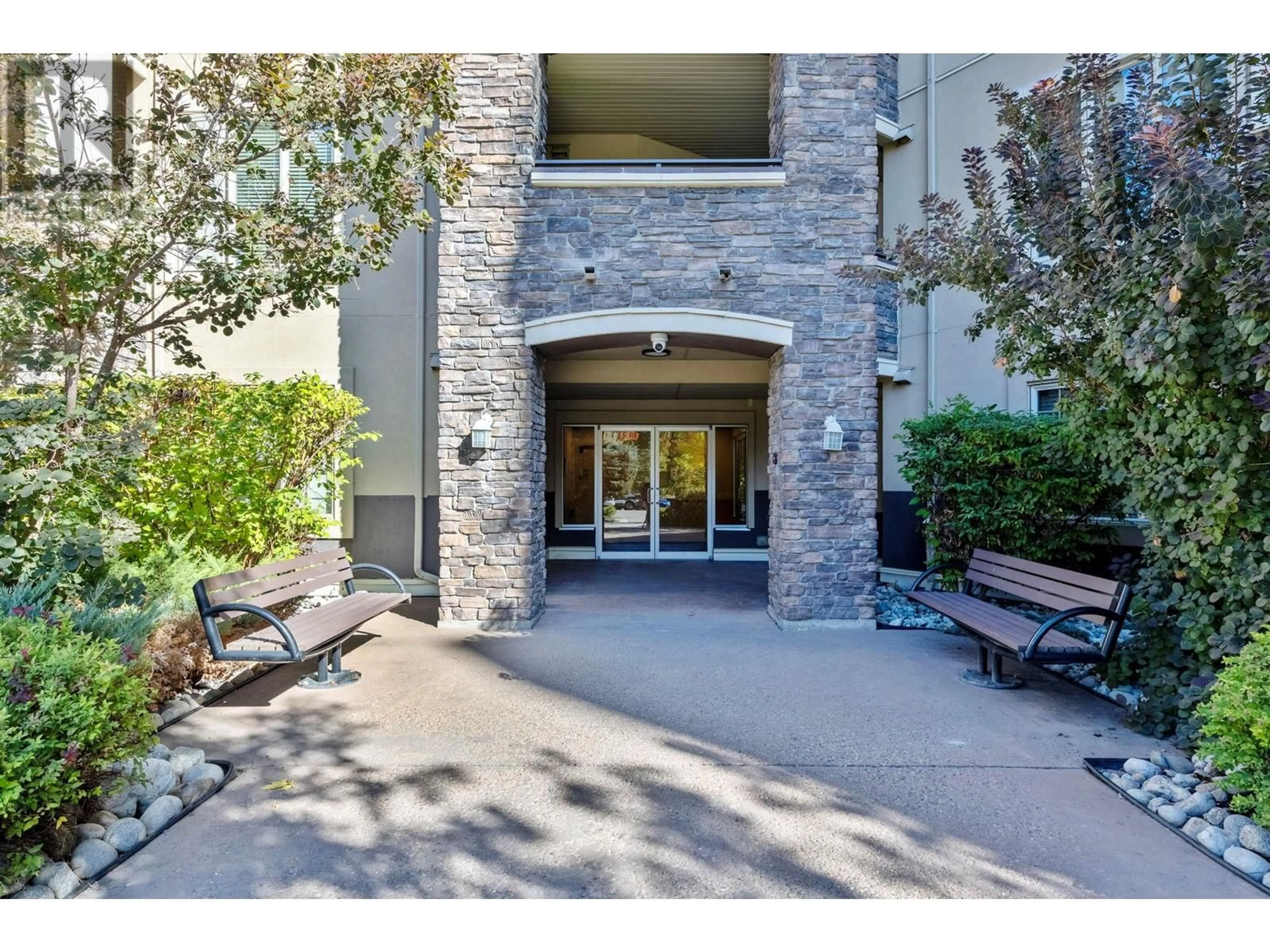 A pic from exterior of the house or condo, the front or back of building for 1875 Country Club Drive Unit# 1618, Kelowna British Columbia V1V2W7