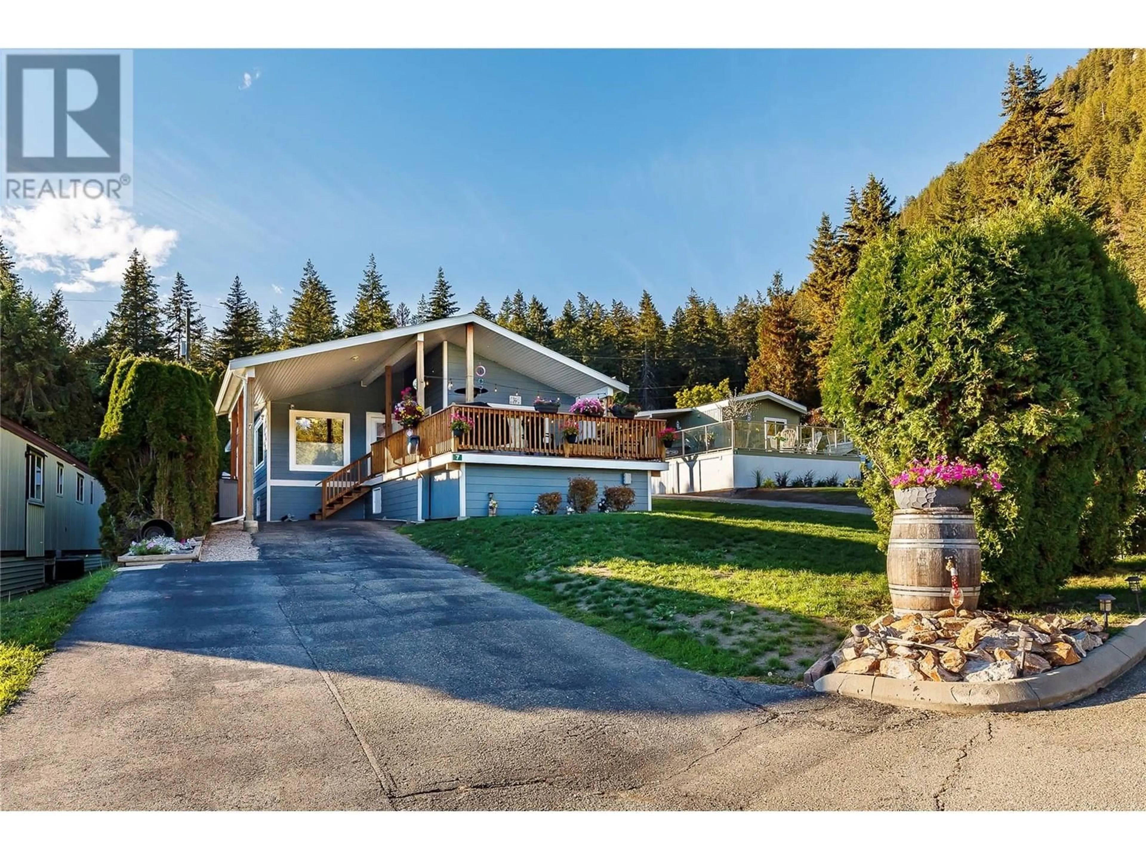 A pic from outside/outdoor area/front of a property/back of a property/a pic from drone, unknown for 537 Begbie Road Unit# 7, Tappen British Columbia V0E2X1