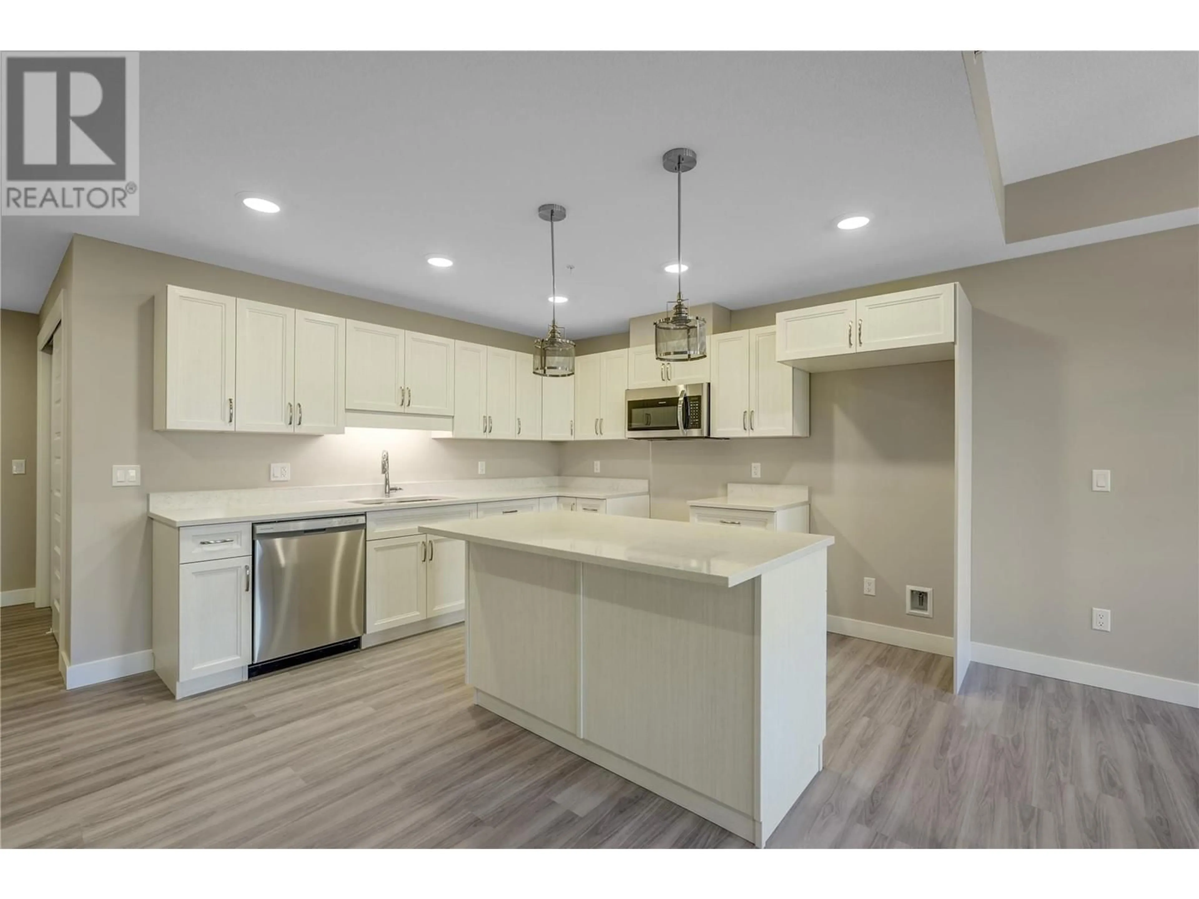 Open concept kitchen for 5640 51st Street Unit# 406, Osoyoos British Columbia V0H1V6