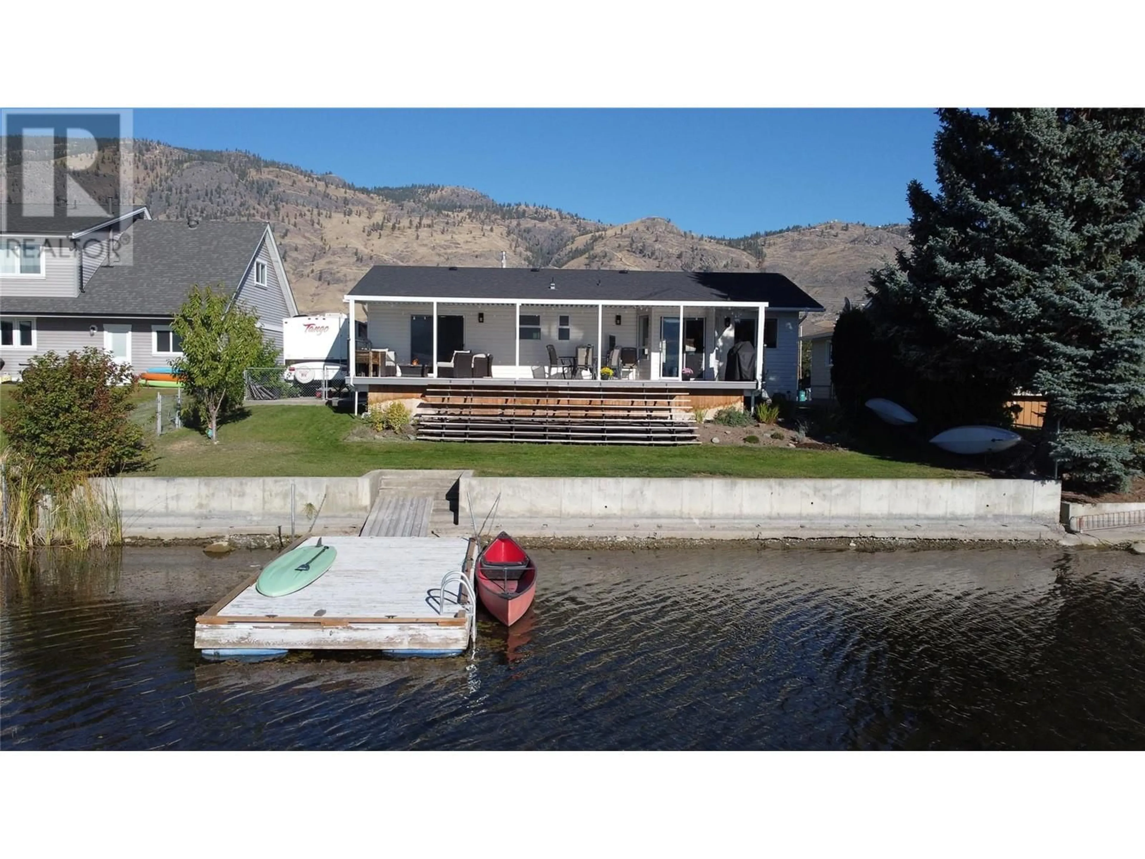 A pic from outside/outdoor area/front of a property/back of a property/a pic from drone, water/lake/river/ocean view for 38 BAYVIEW CRESCENT, Osoyoos British Columbia V0H1V0
