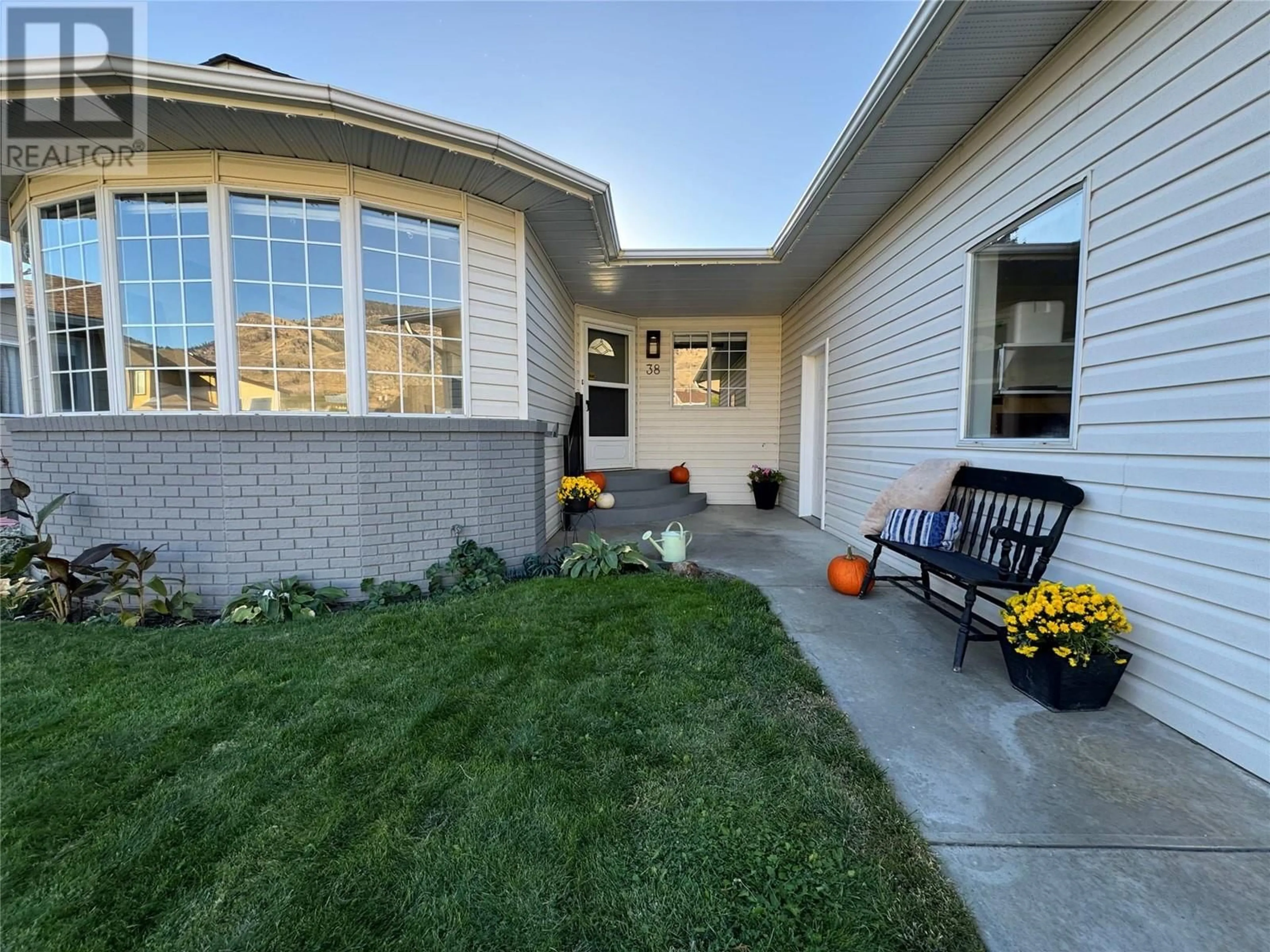 Home with vinyl exterior material, street for 38 BAYVIEW CRESCENT, Osoyoos British Columbia V0H1V0