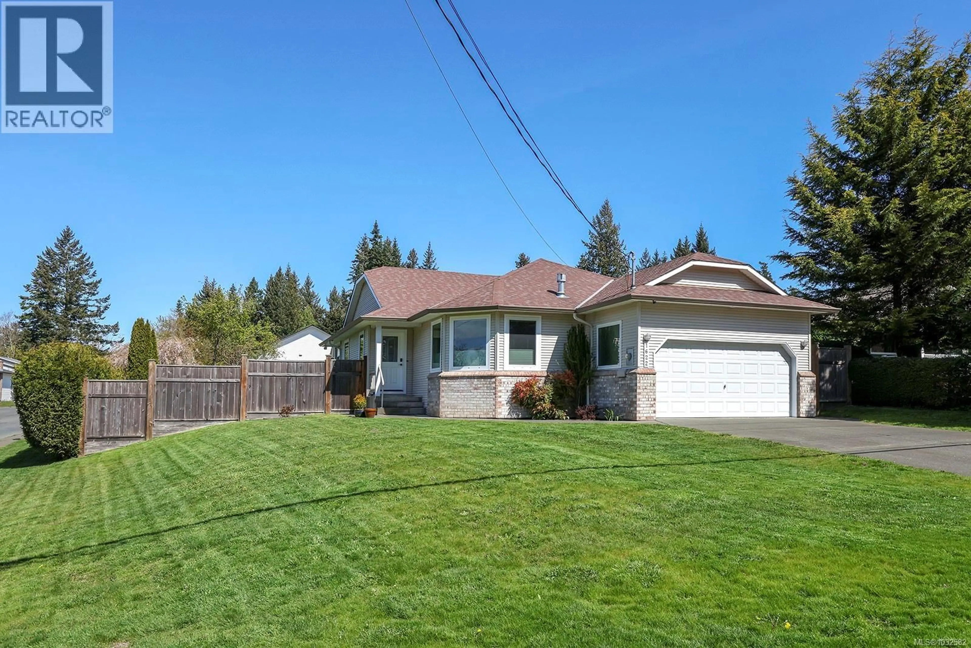 Home with vinyl exterior material, street for 1622 GUTHRIE ROAD, Comox British Columbia V9M1A7