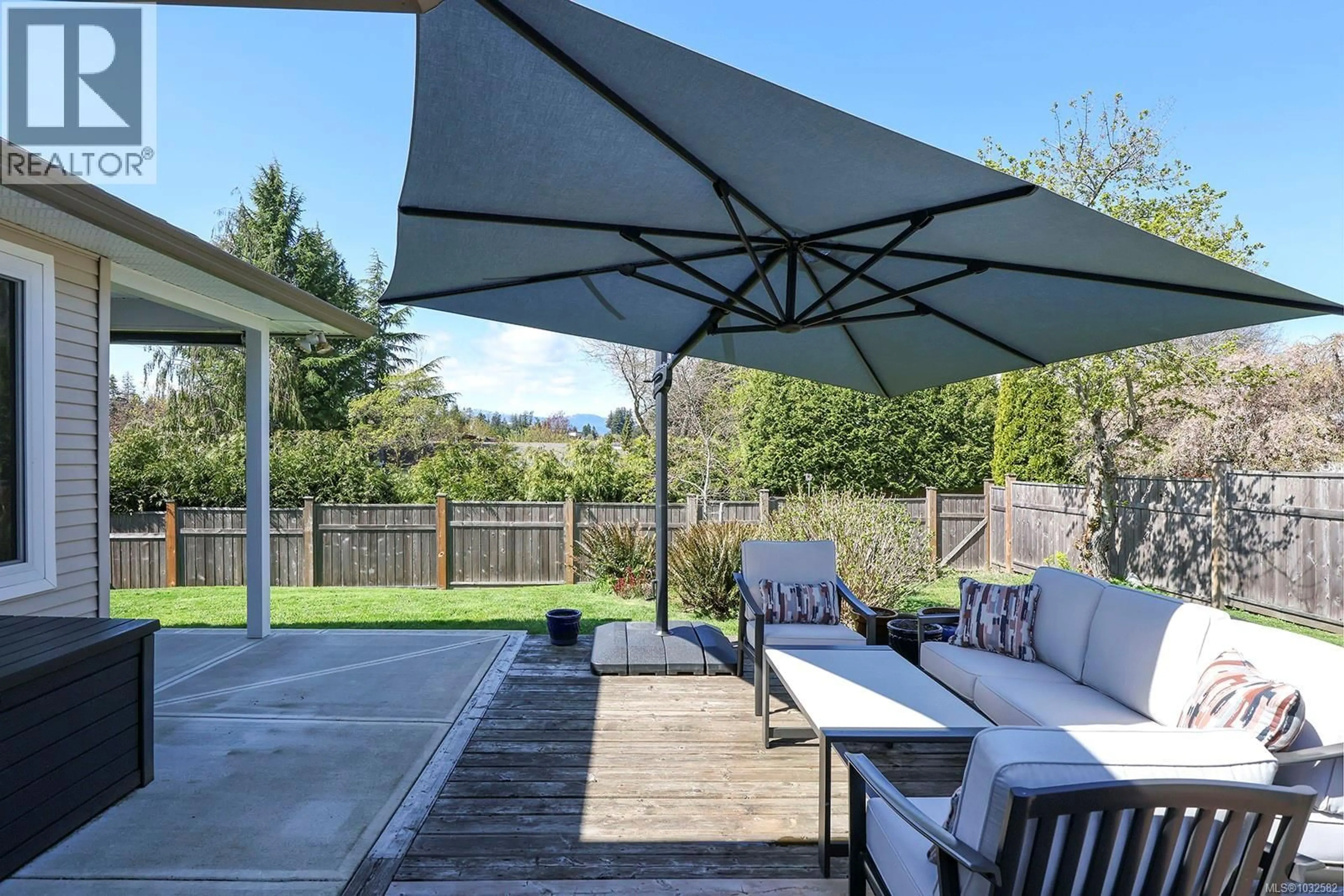 Patio, mountain view for 1622 GUTHRIE ROAD, Comox British Columbia V9M1A7