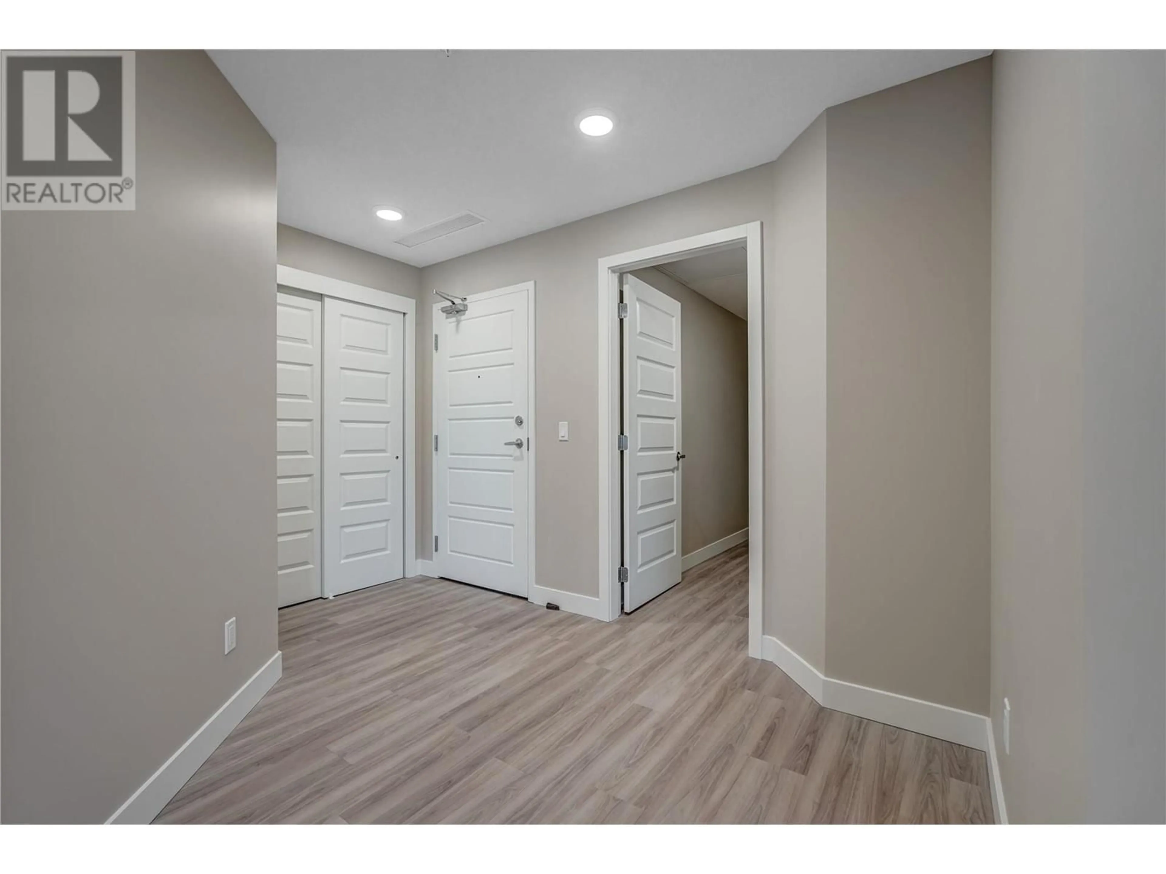 Indoor entryway, wood floors for 5640 51st Street Unit# 407, Osoyoos British Columbia V0H1V6