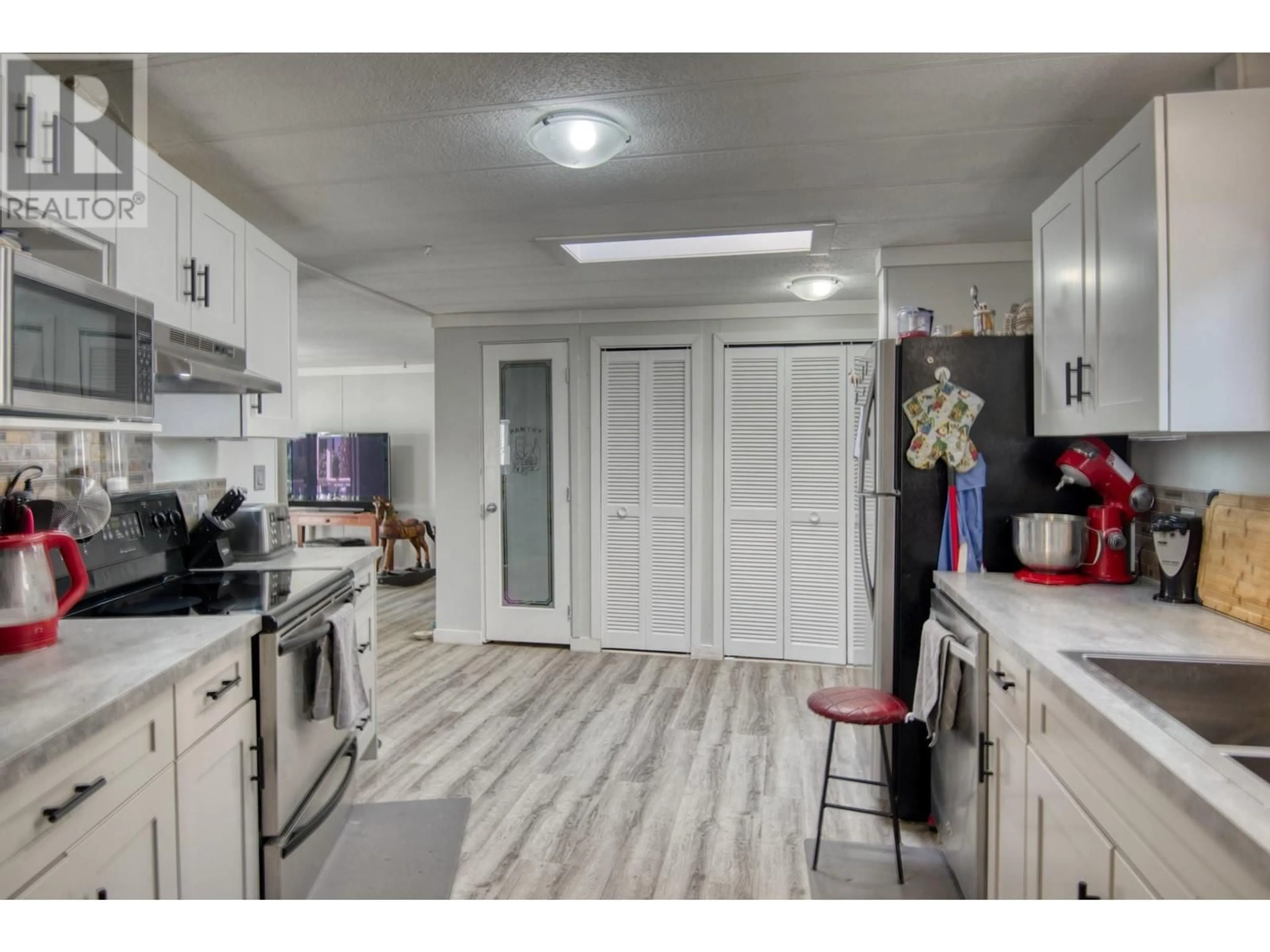 Kitchen, wood floors, cottage for 1929 Hwy 97S Unit# 16, West Kelowna British Columbia V1Z2Z1