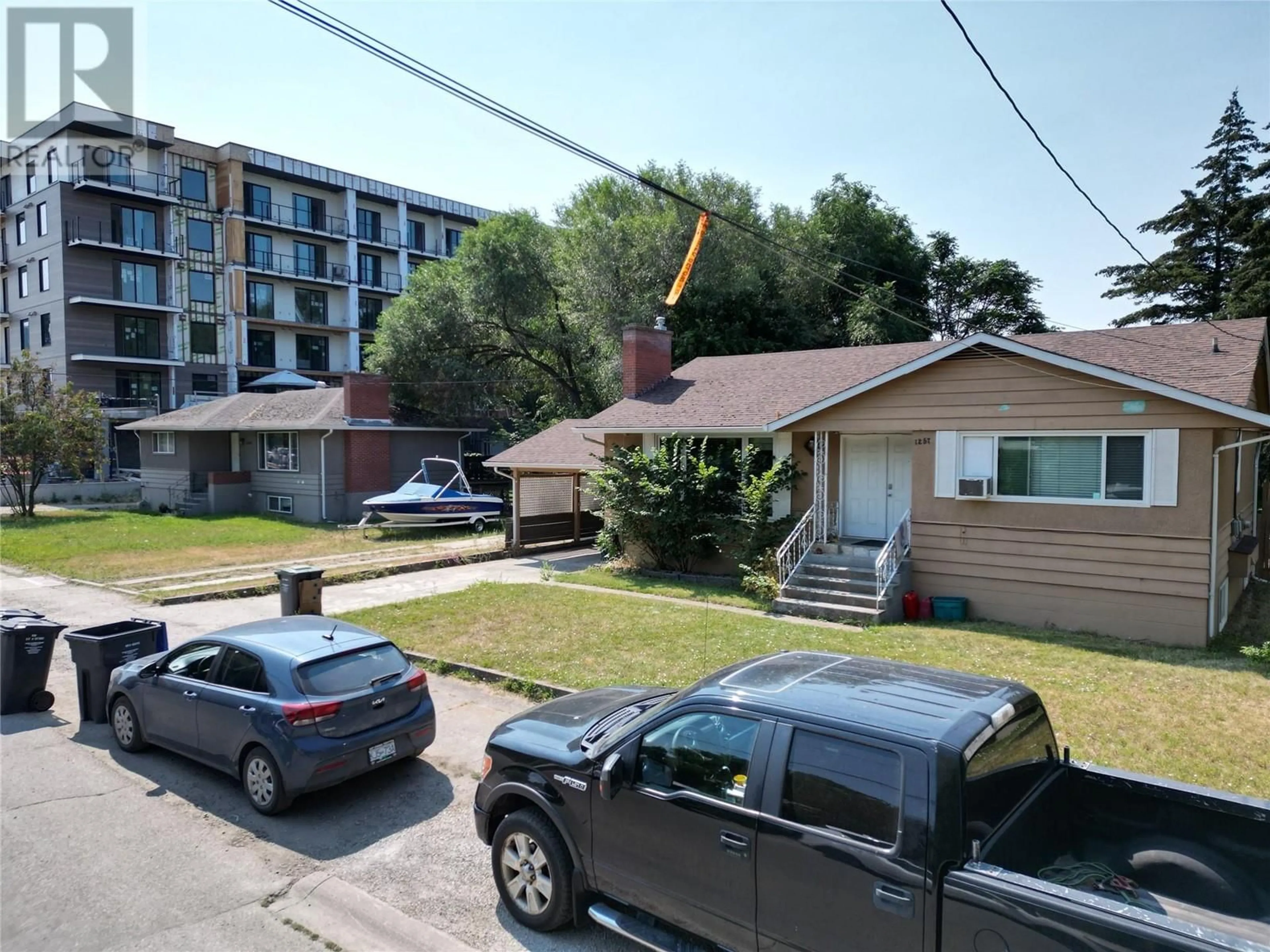 A pic from outside/outdoor area/front of a property/back of a property/a pic from drone, street for 1269 BELAIRE AVENUE, Kelowna British Columbia V1Y6B8