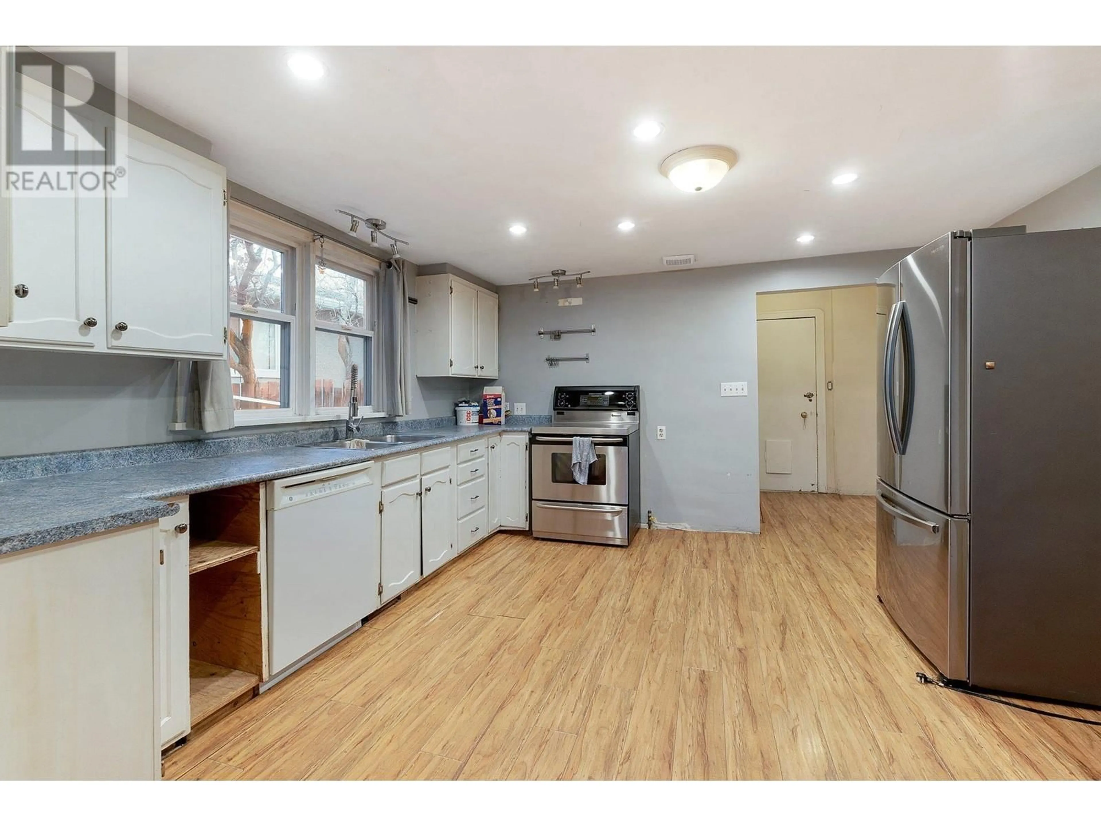 Open concept kitchen, unknown for 927 WILSON AVENUE, Kelowna British Columbia V1Y6Y1