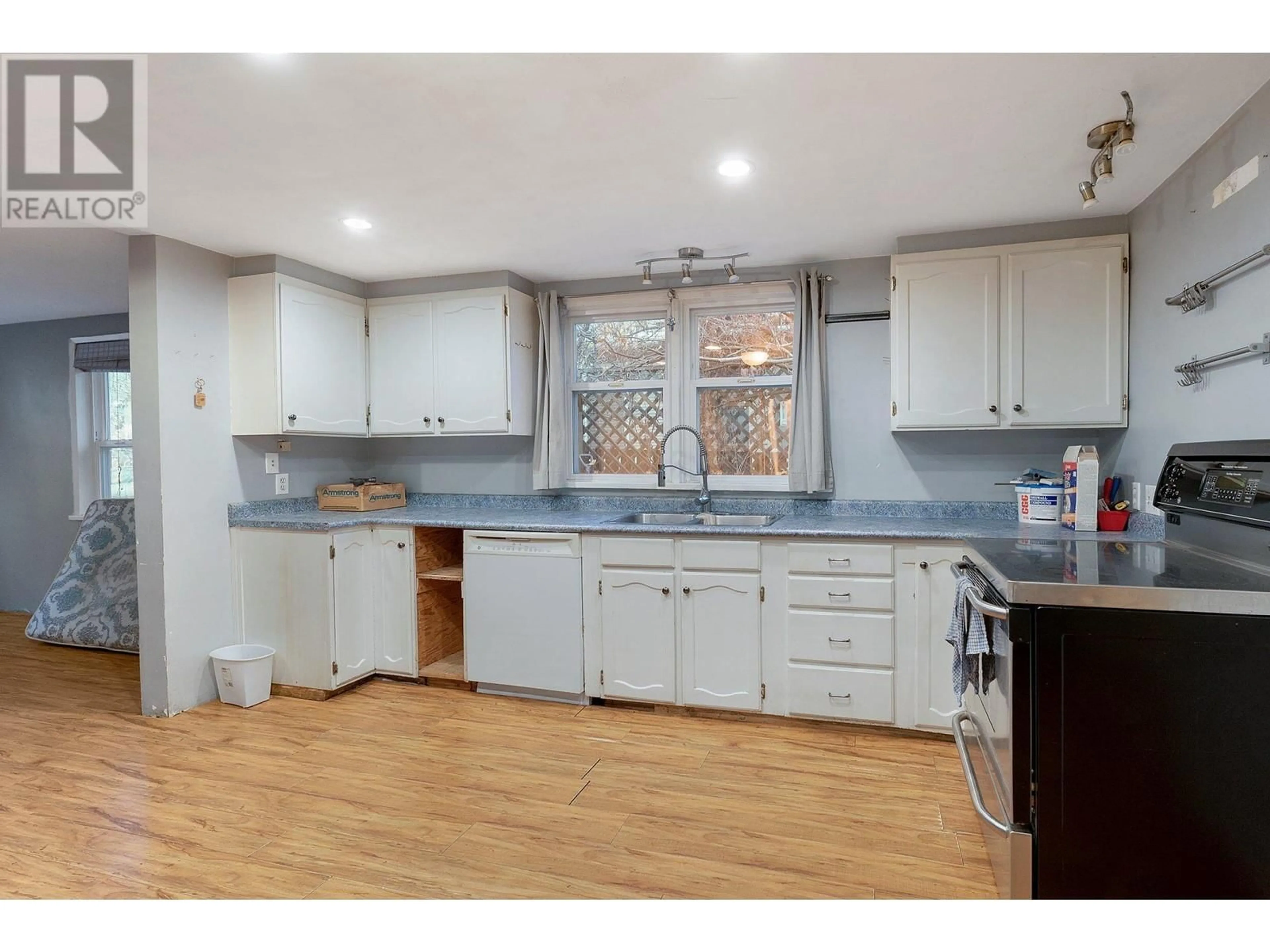 Open concept kitchen, unknown for 927 WILSON AVENUE, Kelowna British Columbia V1Y6Y1
